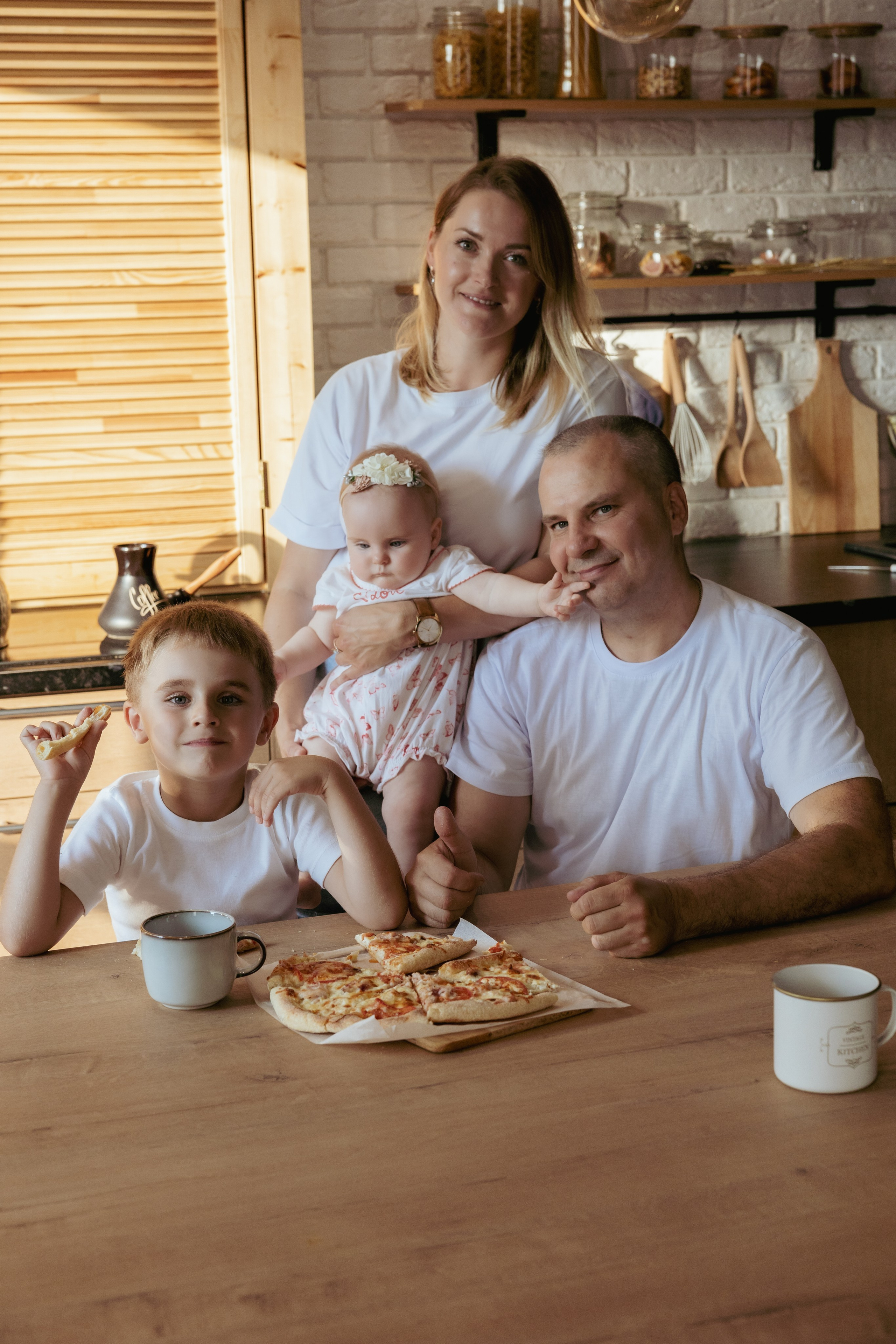 Pizza (Слава, Наташа, Макс и Ксюша. Август '23). Главная