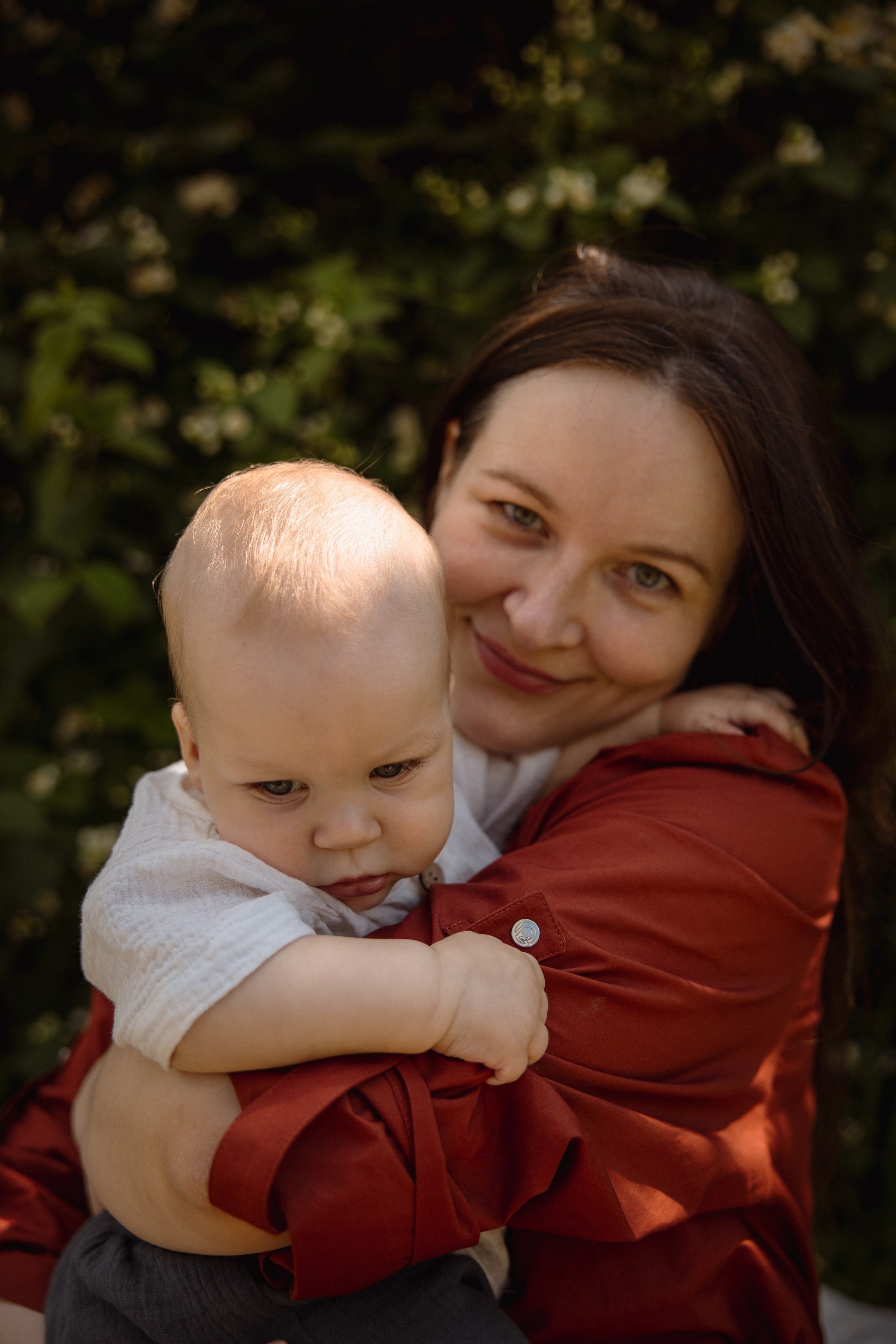 Настя с сыном у Alma-Mater. Ваш семейный newborn и lifestyle фотограф в СПБ Наталья Журавлева