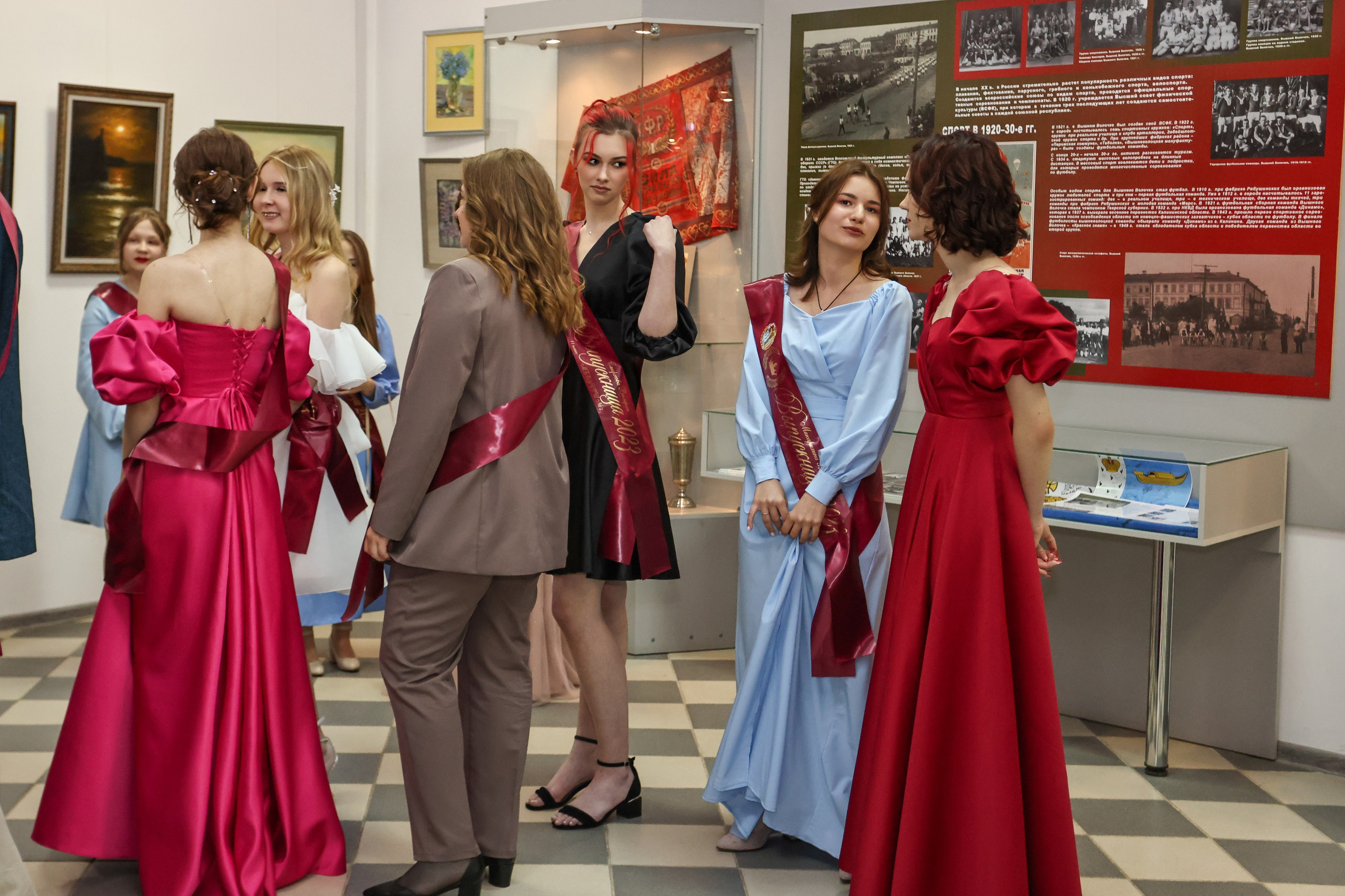 Вручение аттестатов. Школа № 7, выпускники 11 класса 2023 г. Студия выпускных альбомов Остров