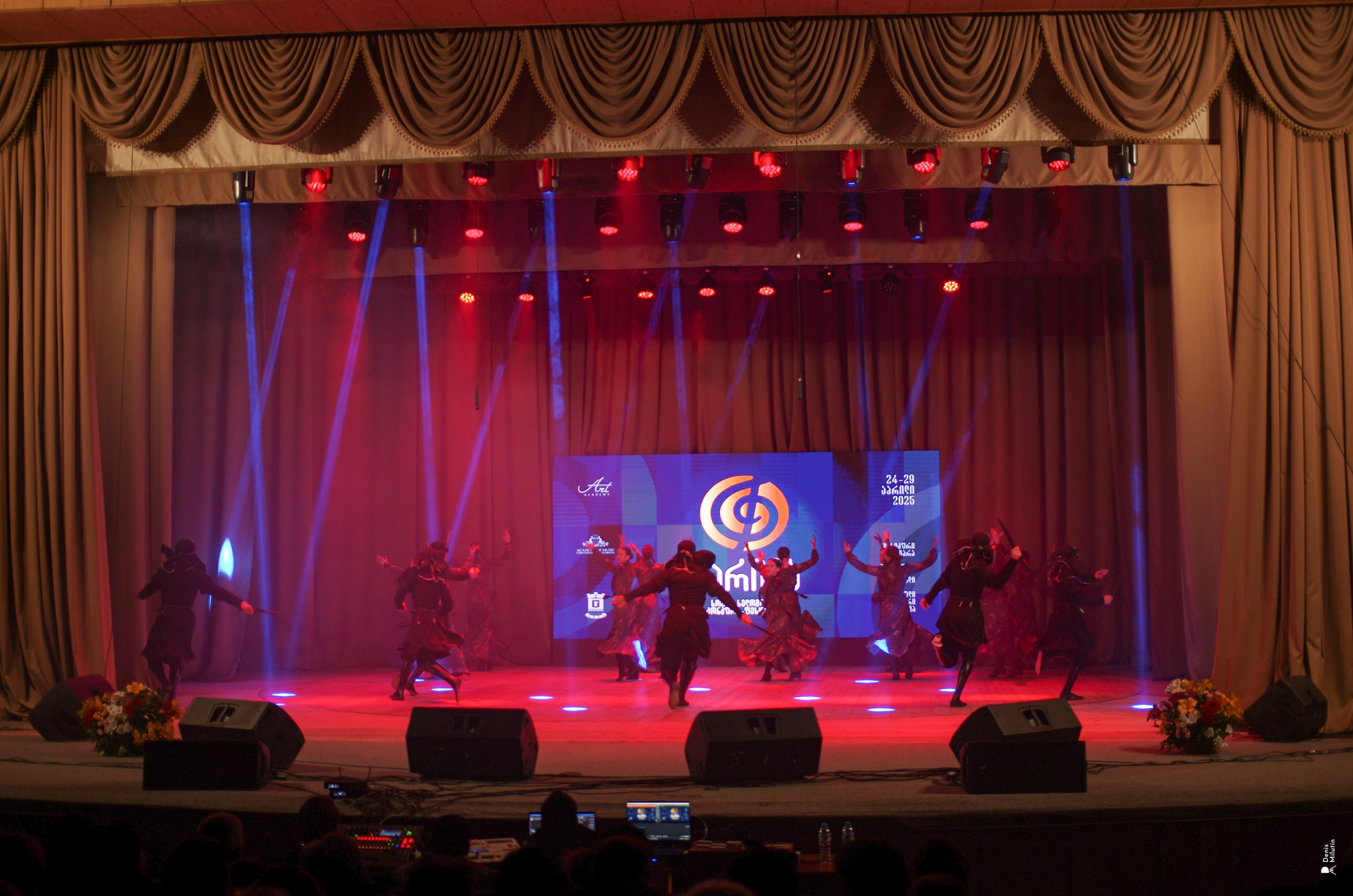 Танцы в Хоби. Портретный фотограф Денис Милютин