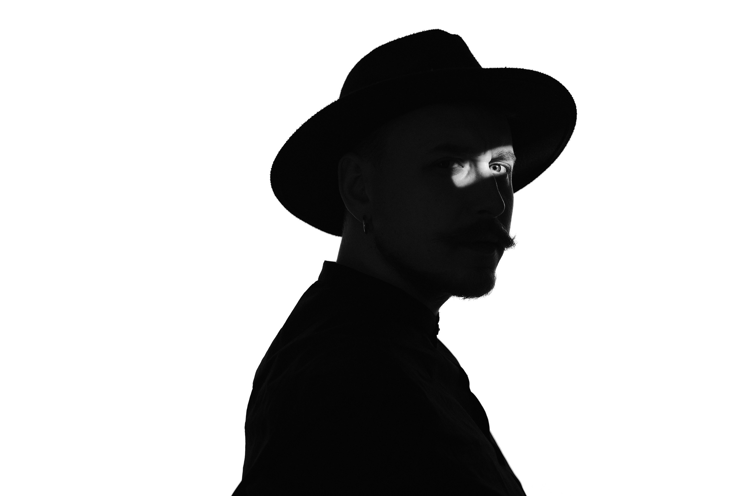 Креативная мужская фотосессия. Профессиональный фотограф в Новосибирске