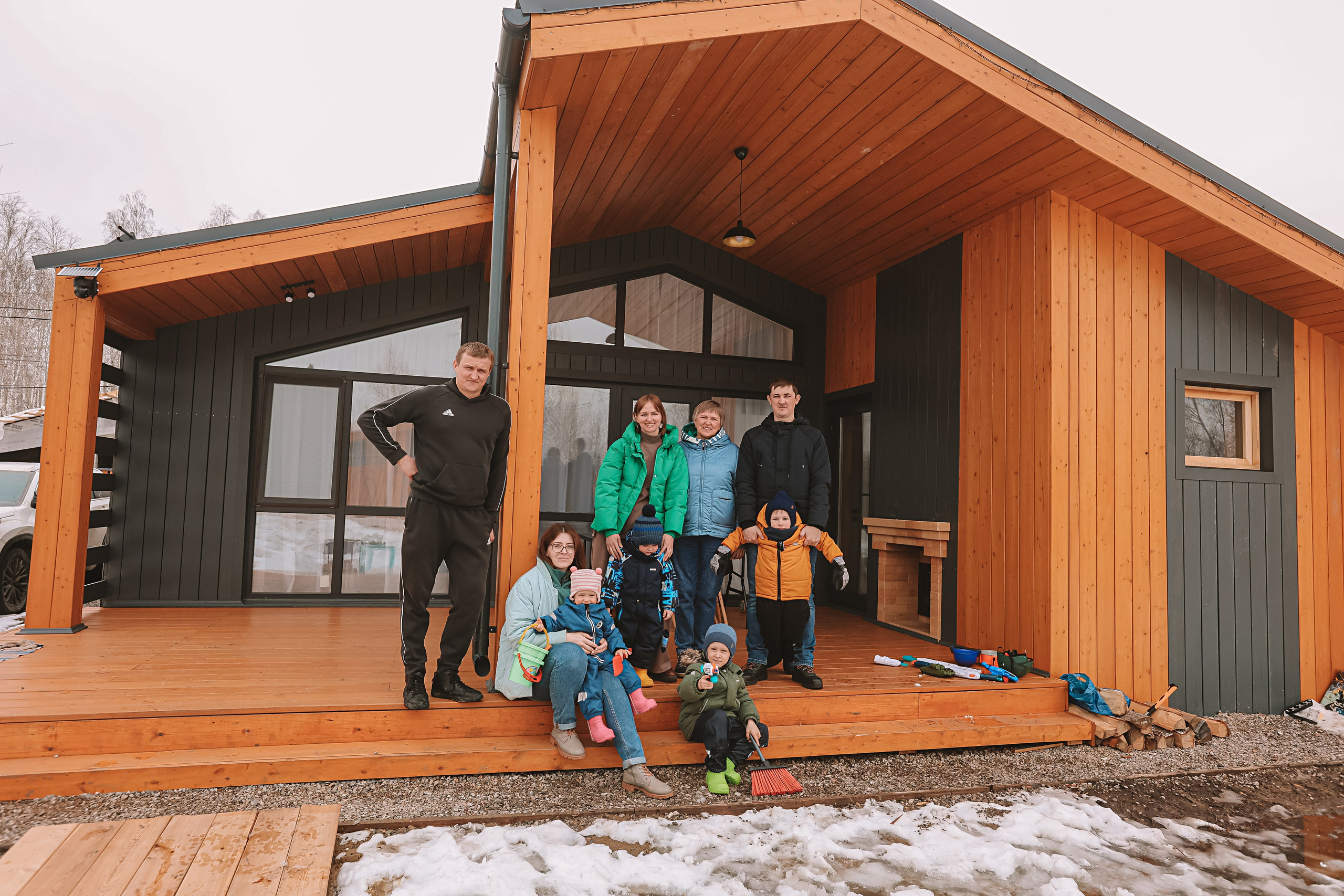 Семейная в домике (репортаж). Семейный фотограф Тюмень, фотограф на роды Салмина Мария