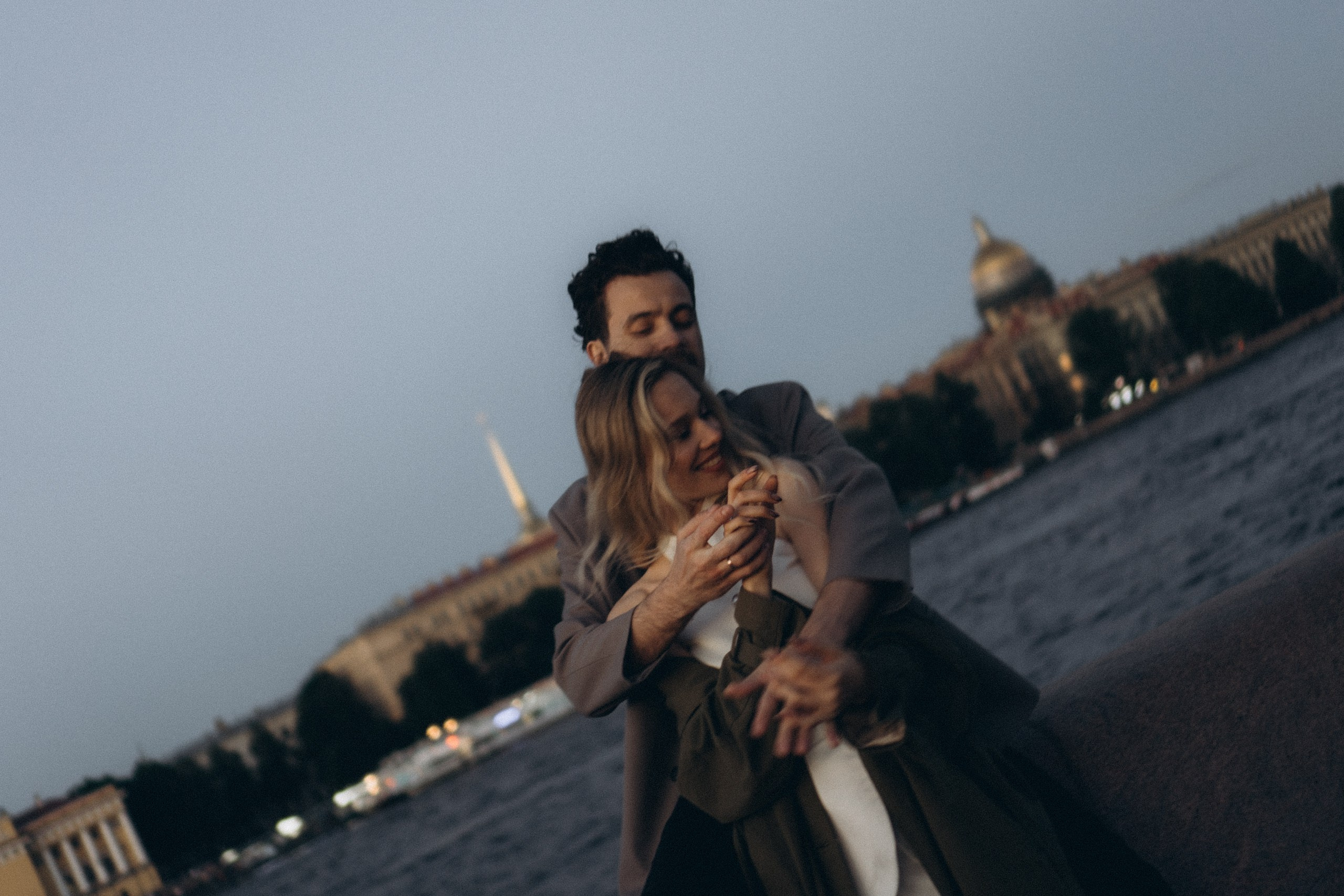 СВАДЕБНАЯ СЬЕМКА ПАРЫ НА РАССВЕТЕ В БЕЛЫЕ НОЧИ И ПРОГУЛКА С РАЗВОДНЫМИ МОСТАМИ И ПИКНИК ВОЗЛЕ ИСАКИЕВСКОГО СОБОРА. Профессиональный фотограф, Санкт-Петербург — Виктория Богомолова