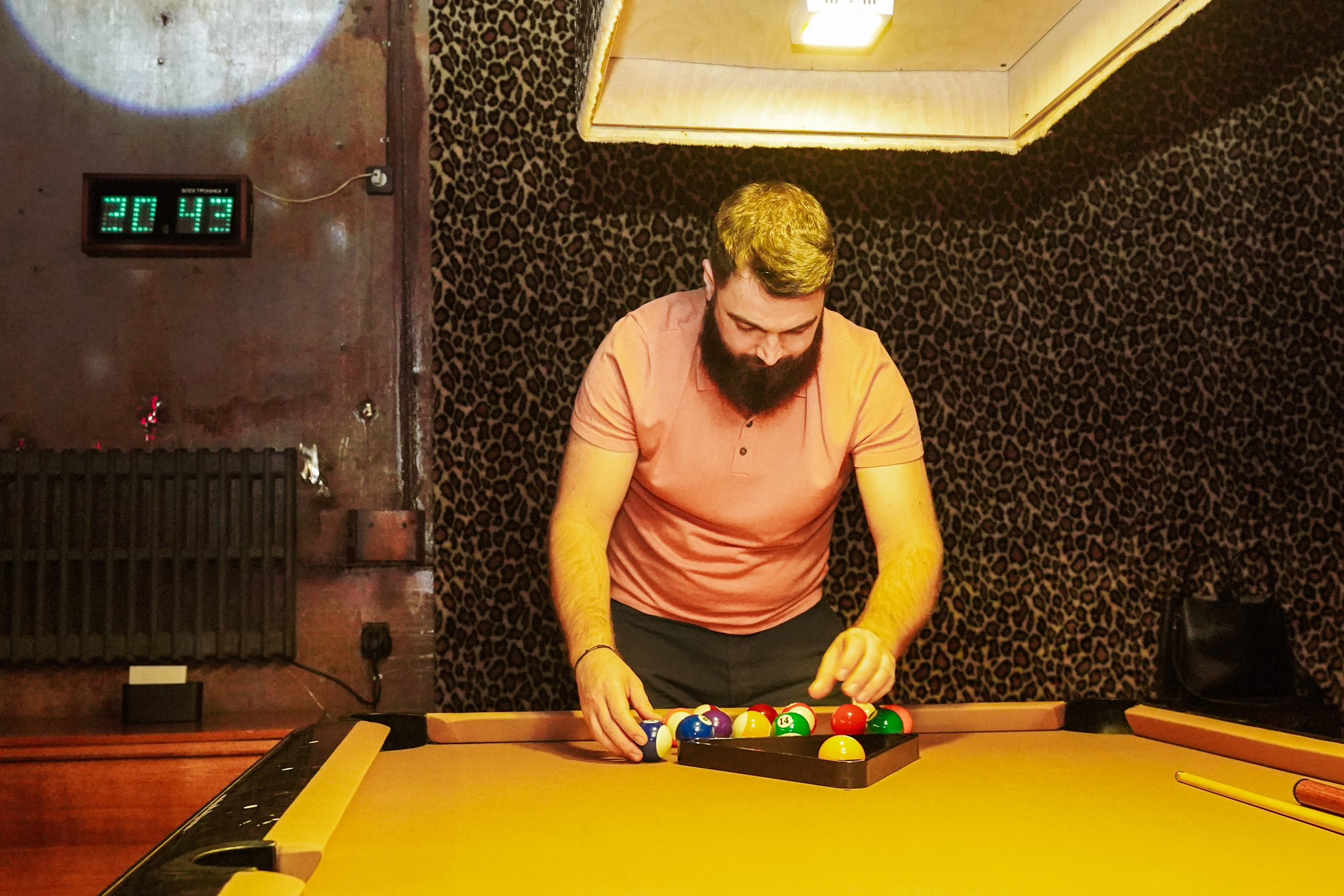Бильярдная. ОЧЕНЬ ПЛОХОЙ ФОТОГРАФ