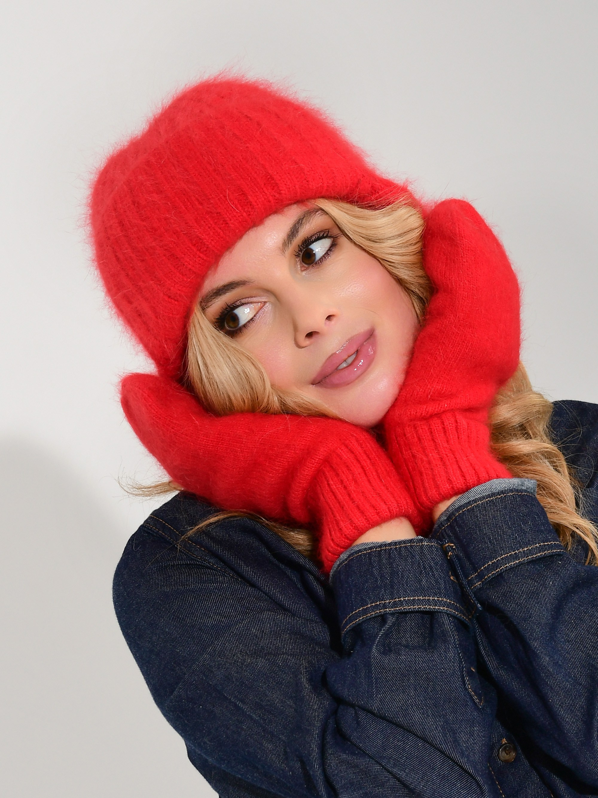 Съёмка перчаток, варежек и руковичек. Предметная фотосъемка для маркетплейсов в Москве. Предметный фотограф Дмитрий Дрогунов