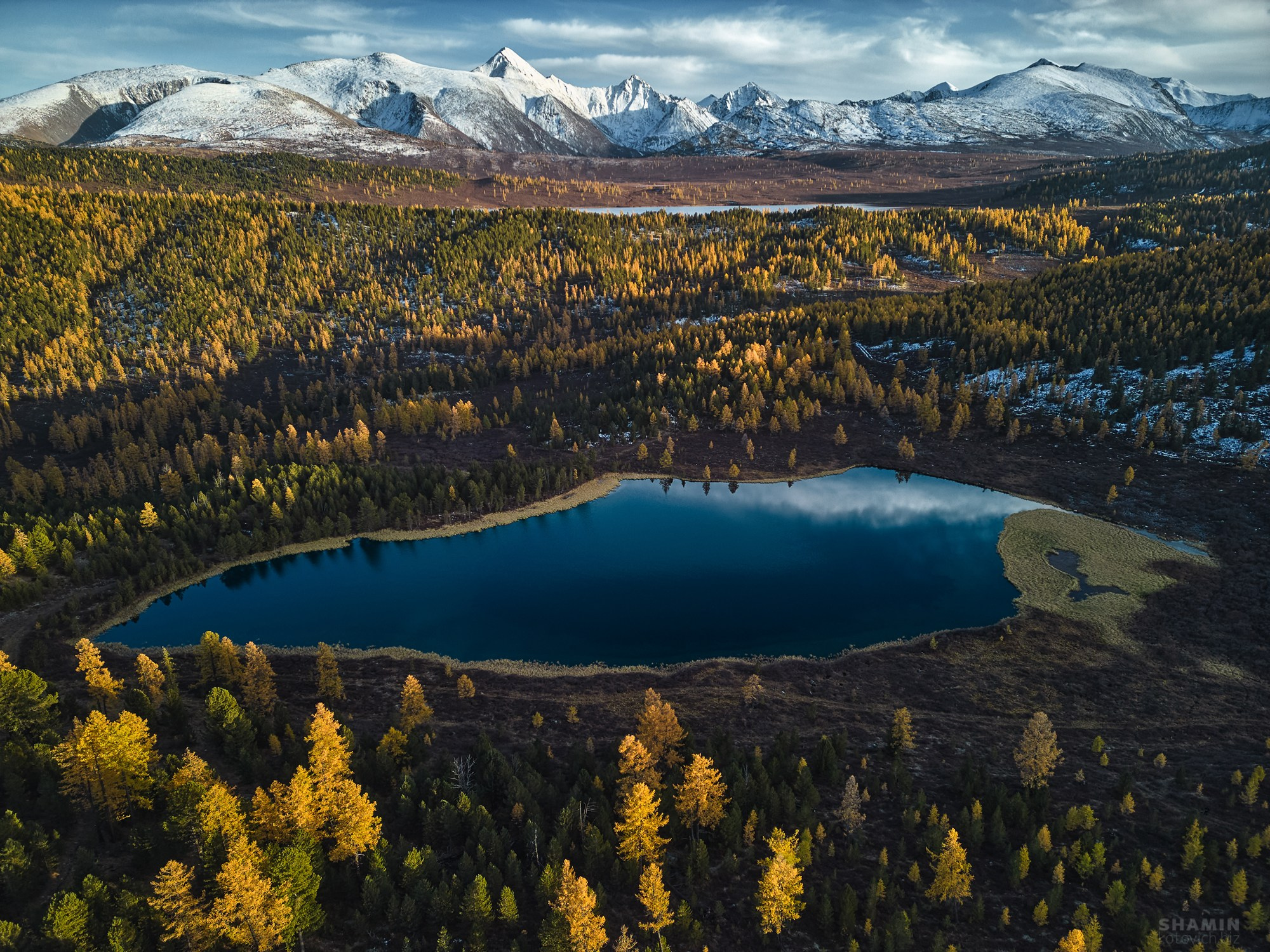 Алтай — пейзажная фотография Константина Шамина. Горы, реки и долины Алтая, природный свет, аэрофотосъёмка и классические пейзажи России.
