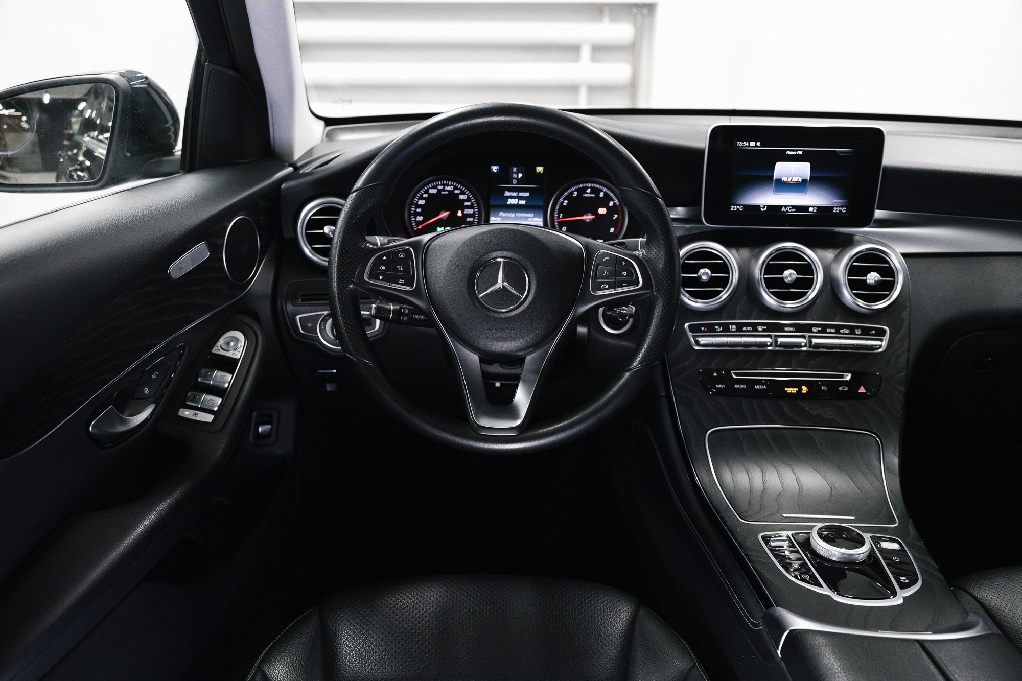 Mercedes-Benz GLC 250 2.0 4MATIC 9G-Tronic (211 л. с.). Автосалон «Х-Авто»