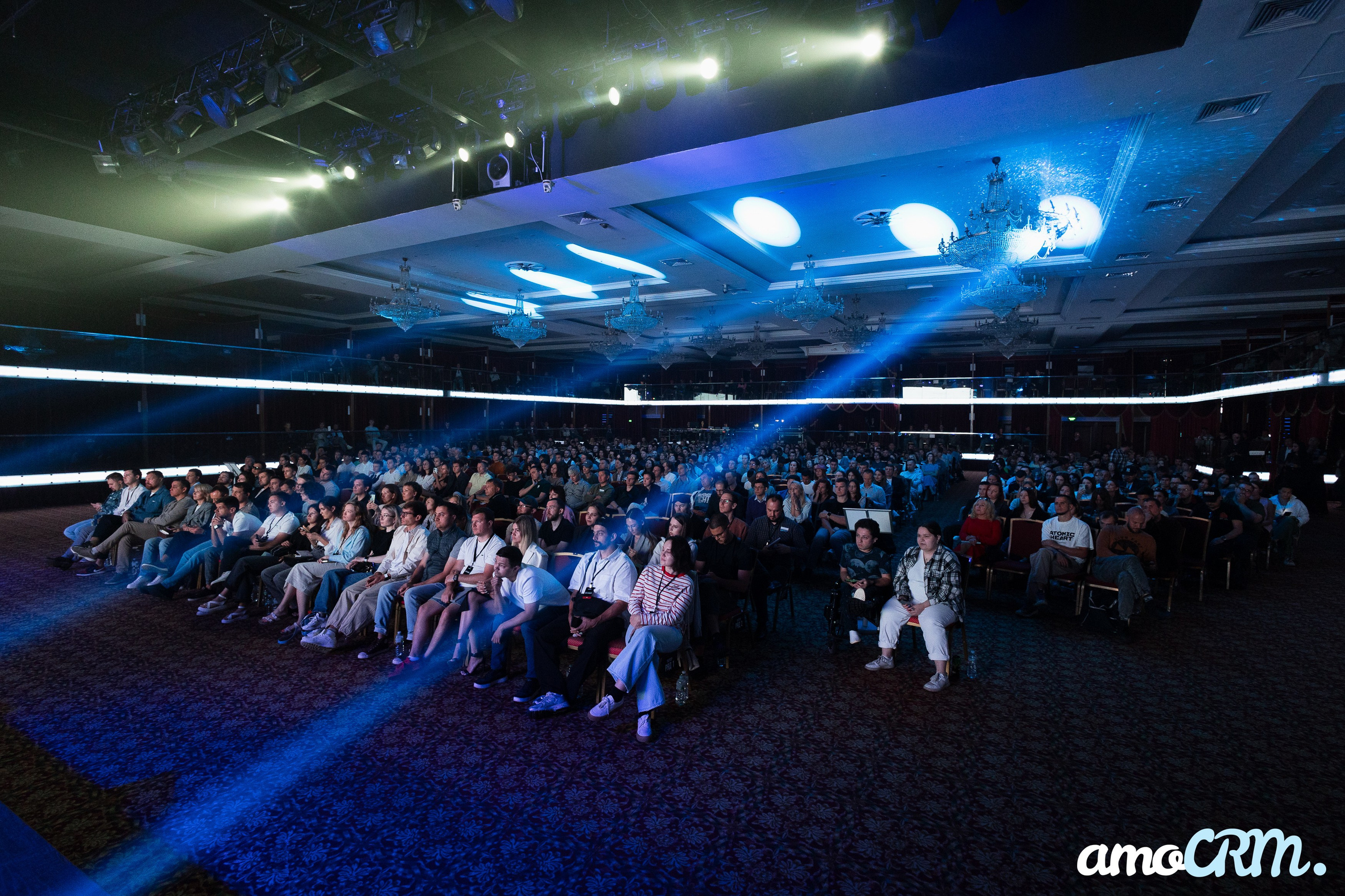 AMO CRM. Портретный и репортажный фотограф в Казани Максим Сипачев