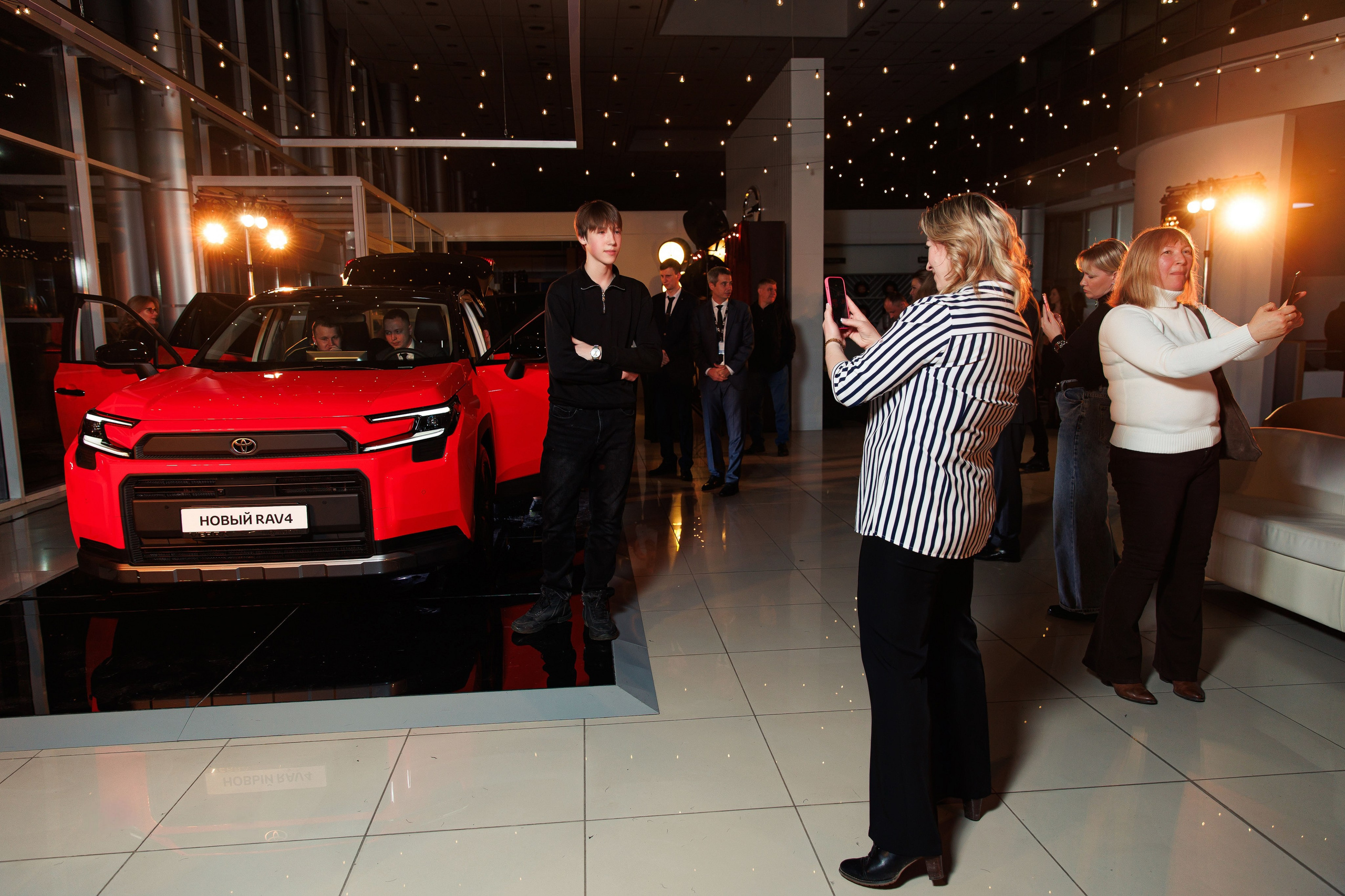 Презентация новой Toyota RAV4. Репортажный и свадебный фотограф в Уфе Павел Кожевников