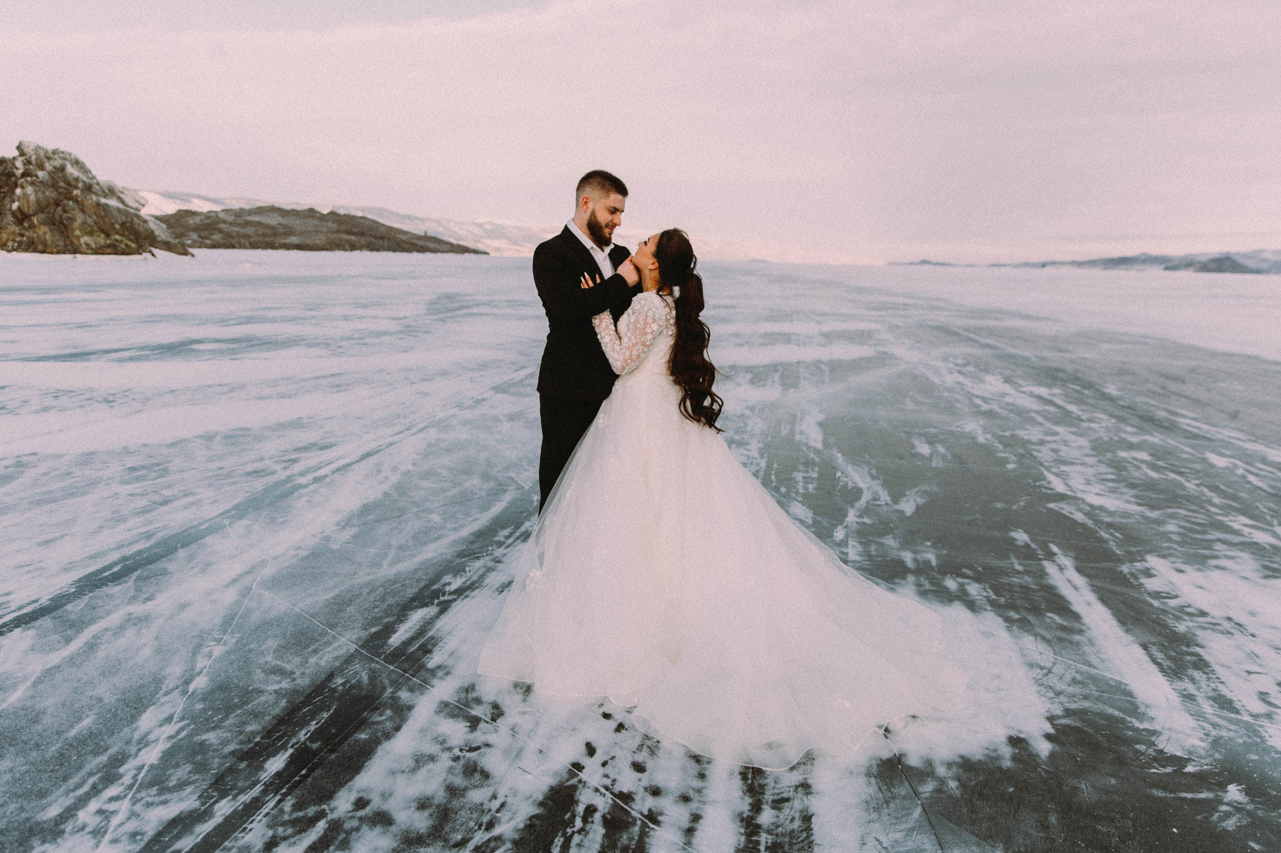 Свадебная зимняя съемка на Байкале. Главная