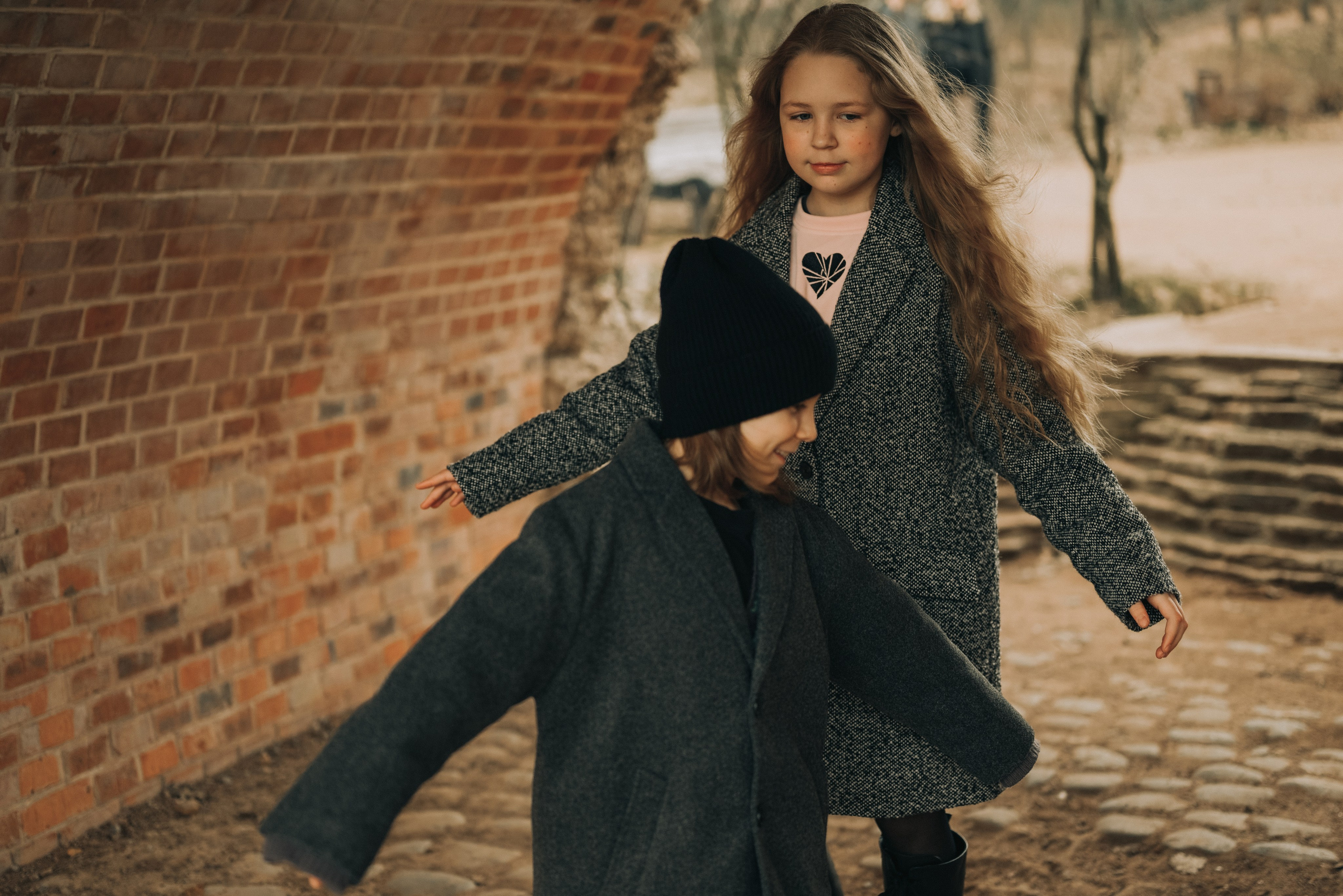Весенняя прогулка. Аня, Егор, Эми и Миша. Семейный фотограф в Москве Дарья Пузикова