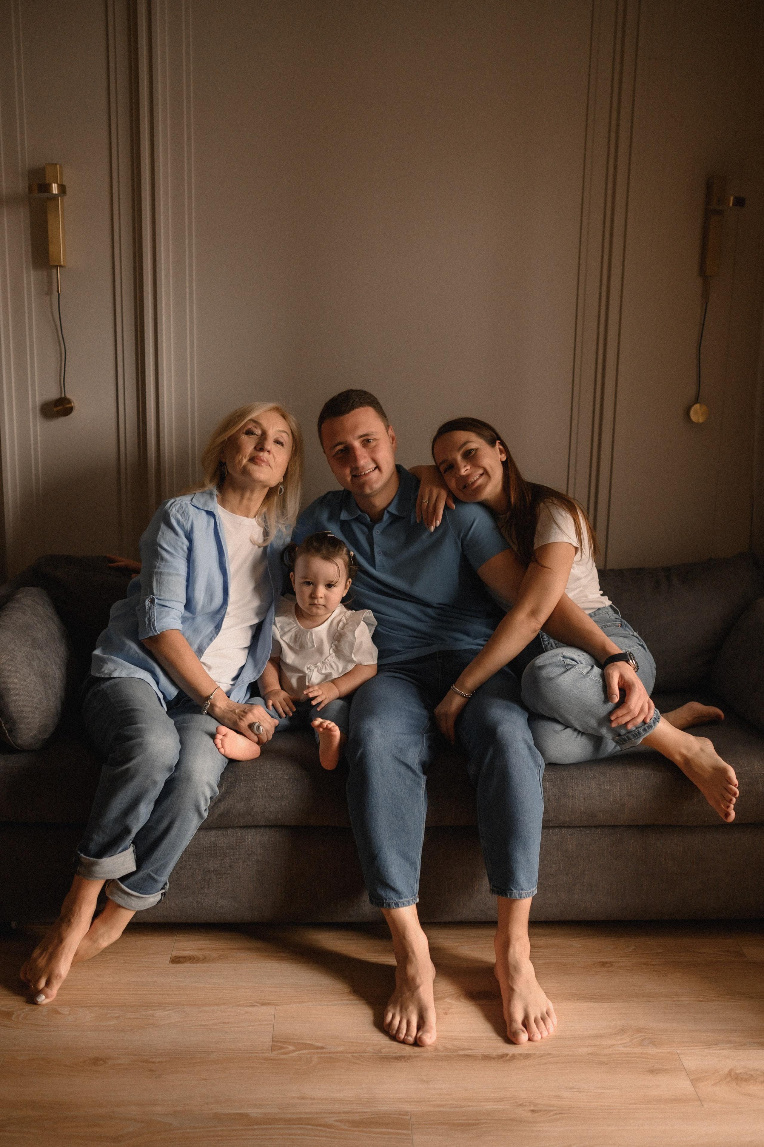 Саша, Таня, Мира и бабушка дома. Семейный и свадебный lifestyle-фотограф в Москве Мария Петрова