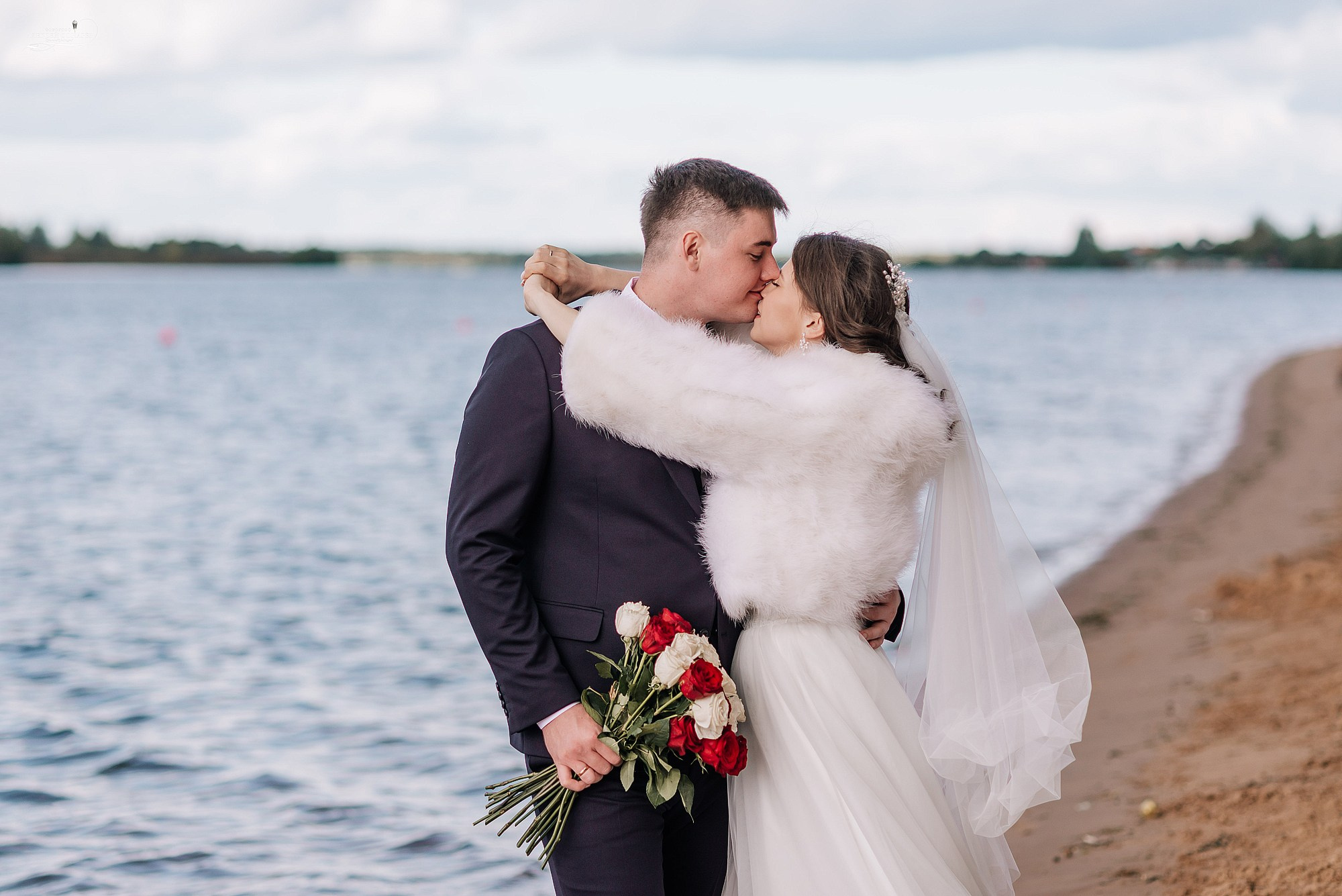 Свадебная прогулка Евгения и Анны в Дубне. Свадебный фотограф в Дубне Алексей Фонарёв