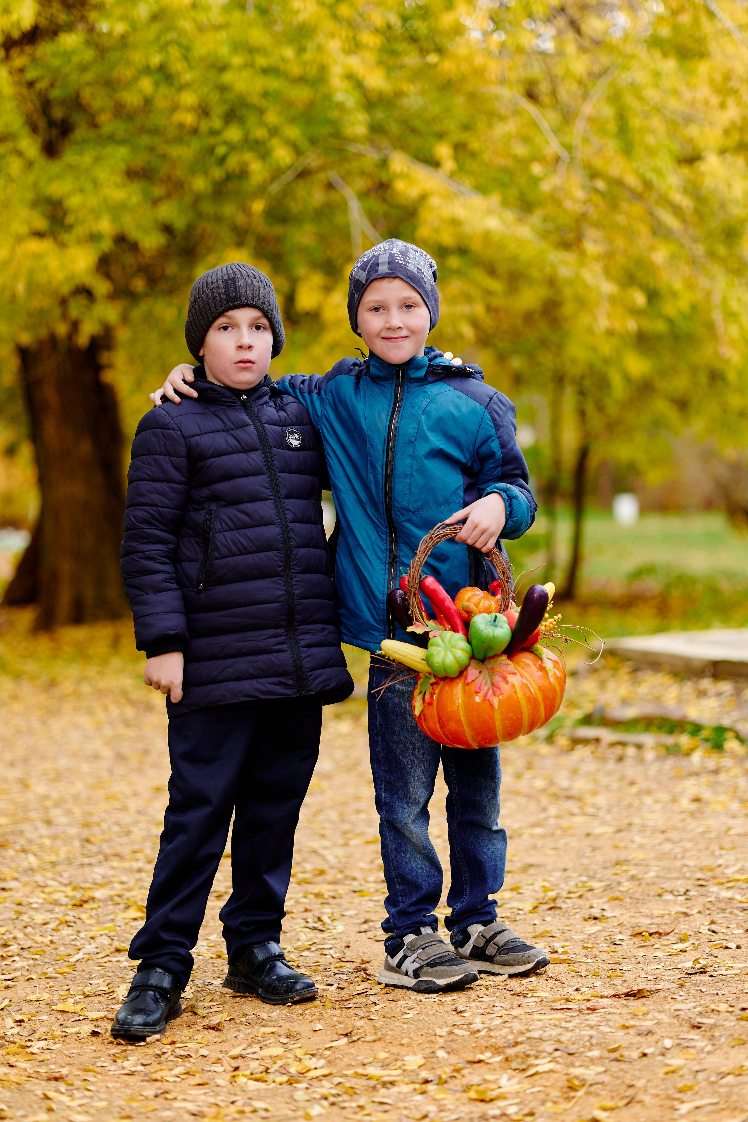 Прогулка в парке классом. Фотограф Выпускные альбомы Таганрог Сергей Коробченко