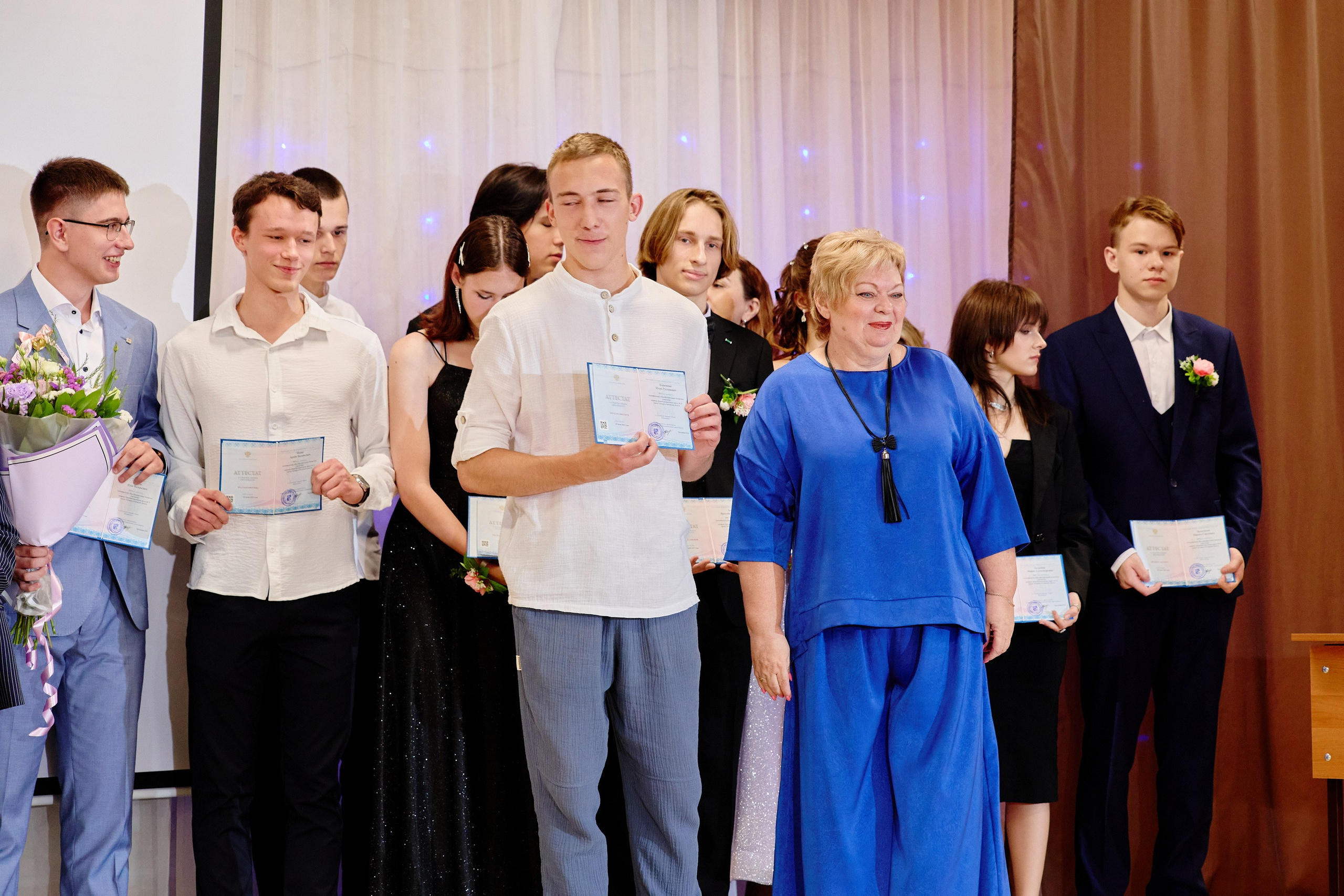 Выпускной 35 Сош. Фотограф Выпускные альбомы Таганрог Сергей Коробченко