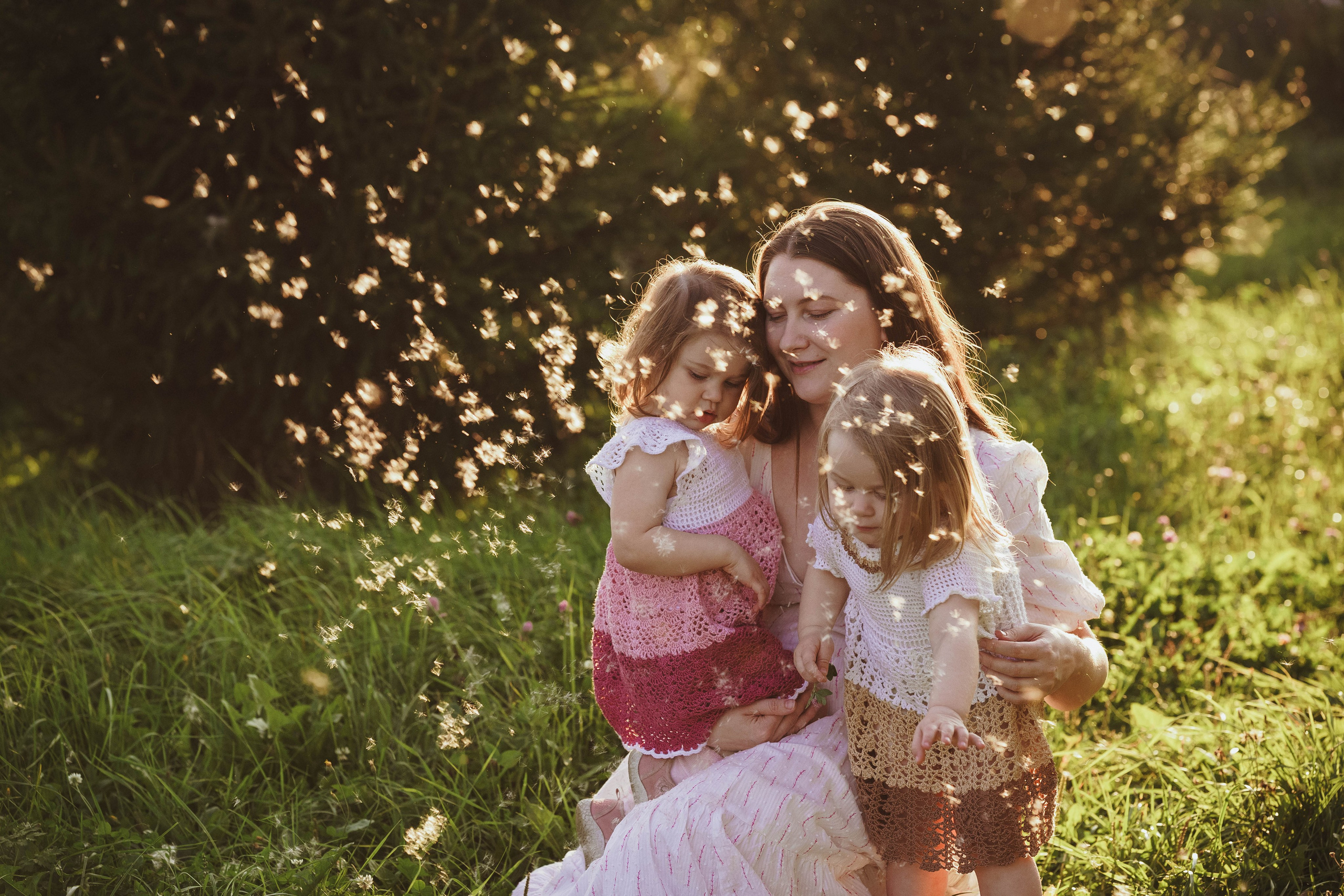 Мама с двойняшками, Костромская область. Наталья Дукалова фотограф Щелково Королев Пушкино Москва Балашиха