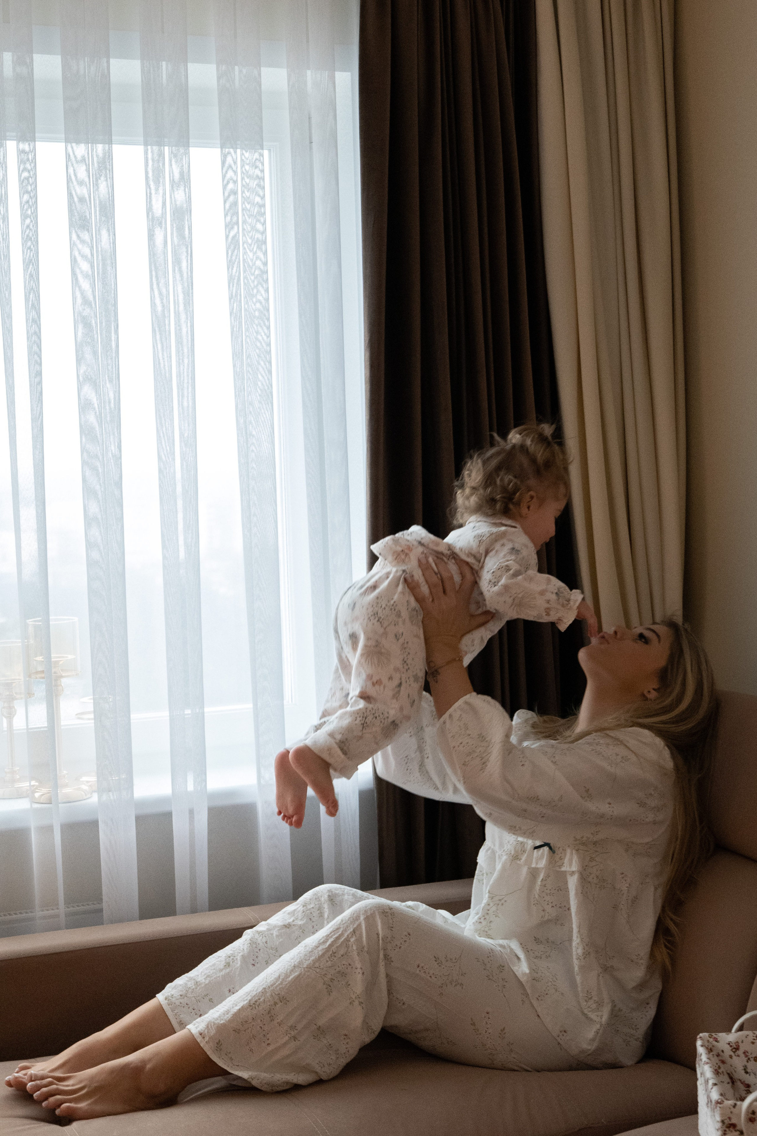 Семейная новогодняя фотосессия дома. Фотограф видеограф Ольга Василевская