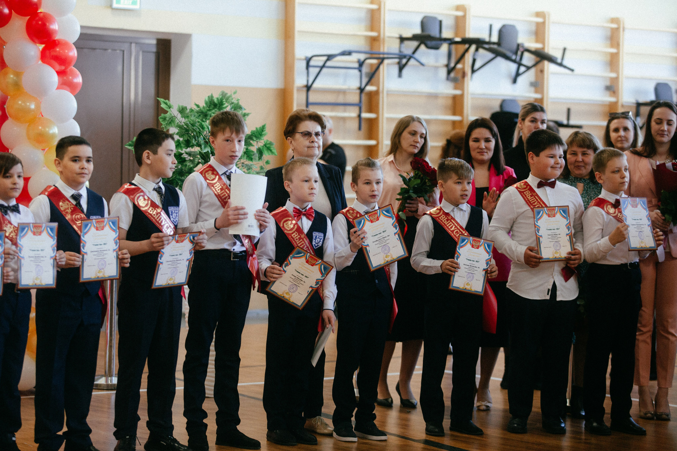 Выпускной в начальной школе. Арт-фотограф Крис Л. в Тобольске: портрет, семейные, свадьбы
