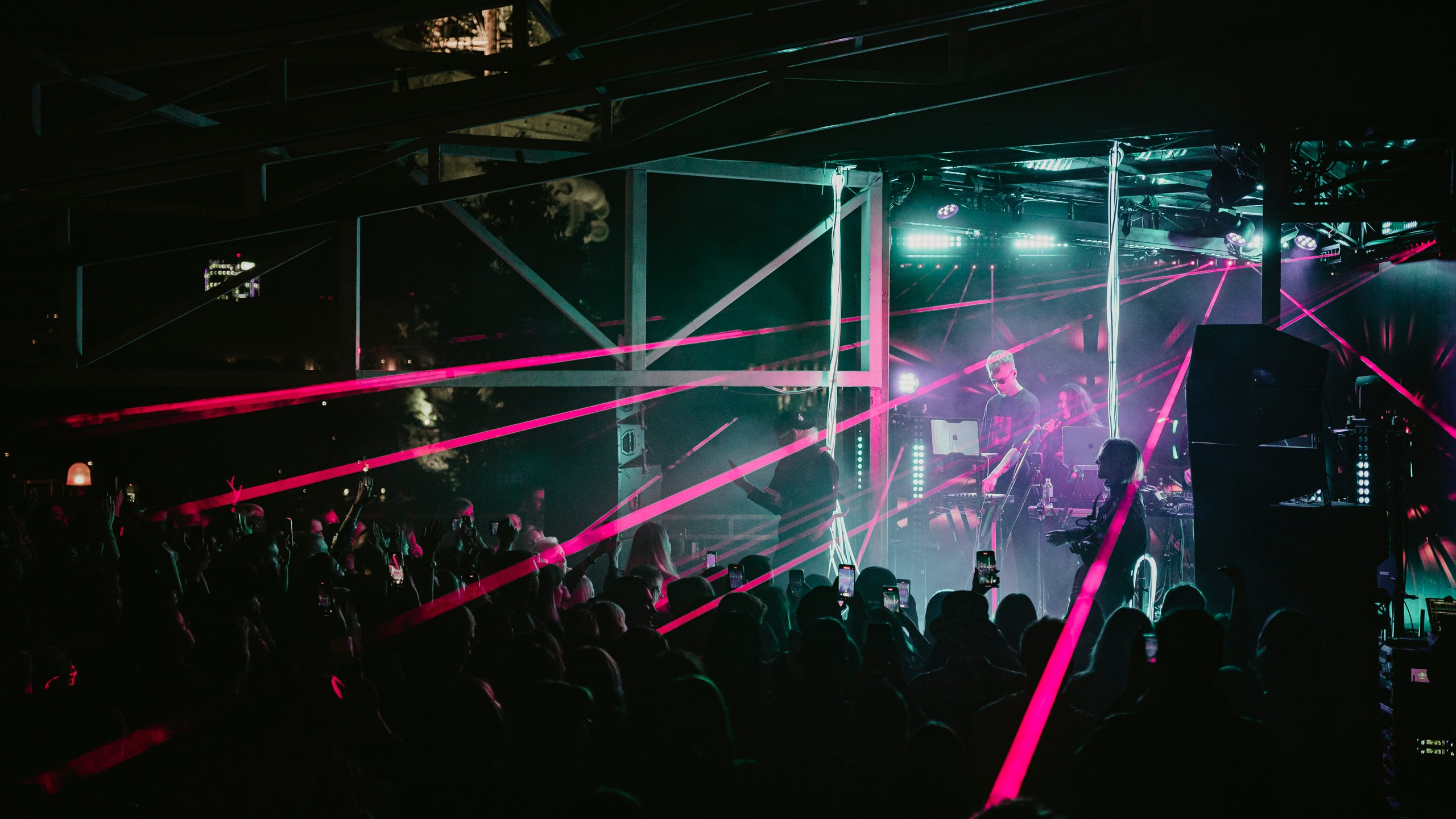 Фотограф концертов Москва. Контент-фотограф в Москве Тима Забабурин