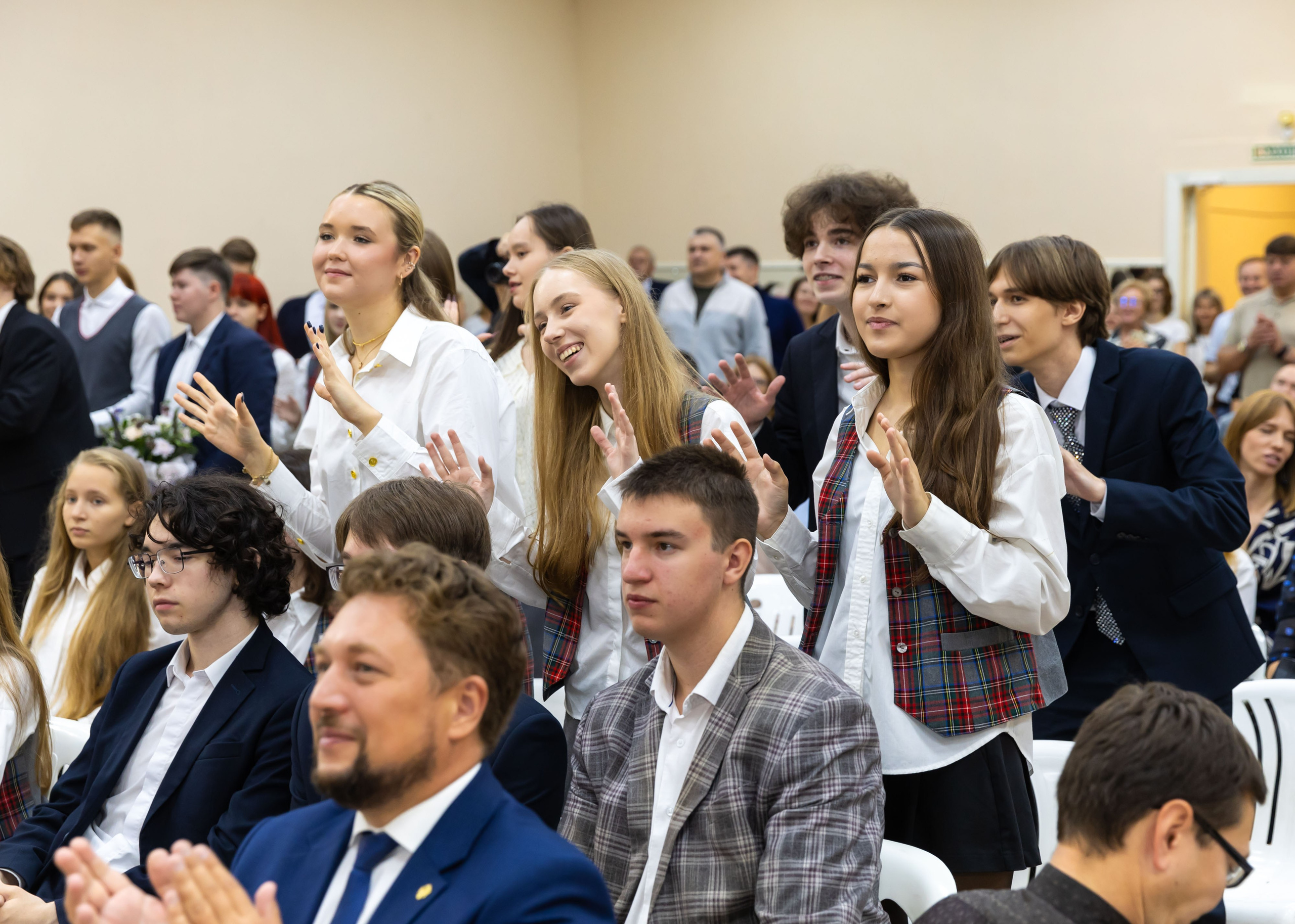 01.09.2025 Первое сентября, 30 школа. ФОТОГРАФ ВИНОГРАДОВА ДАРЬЯ