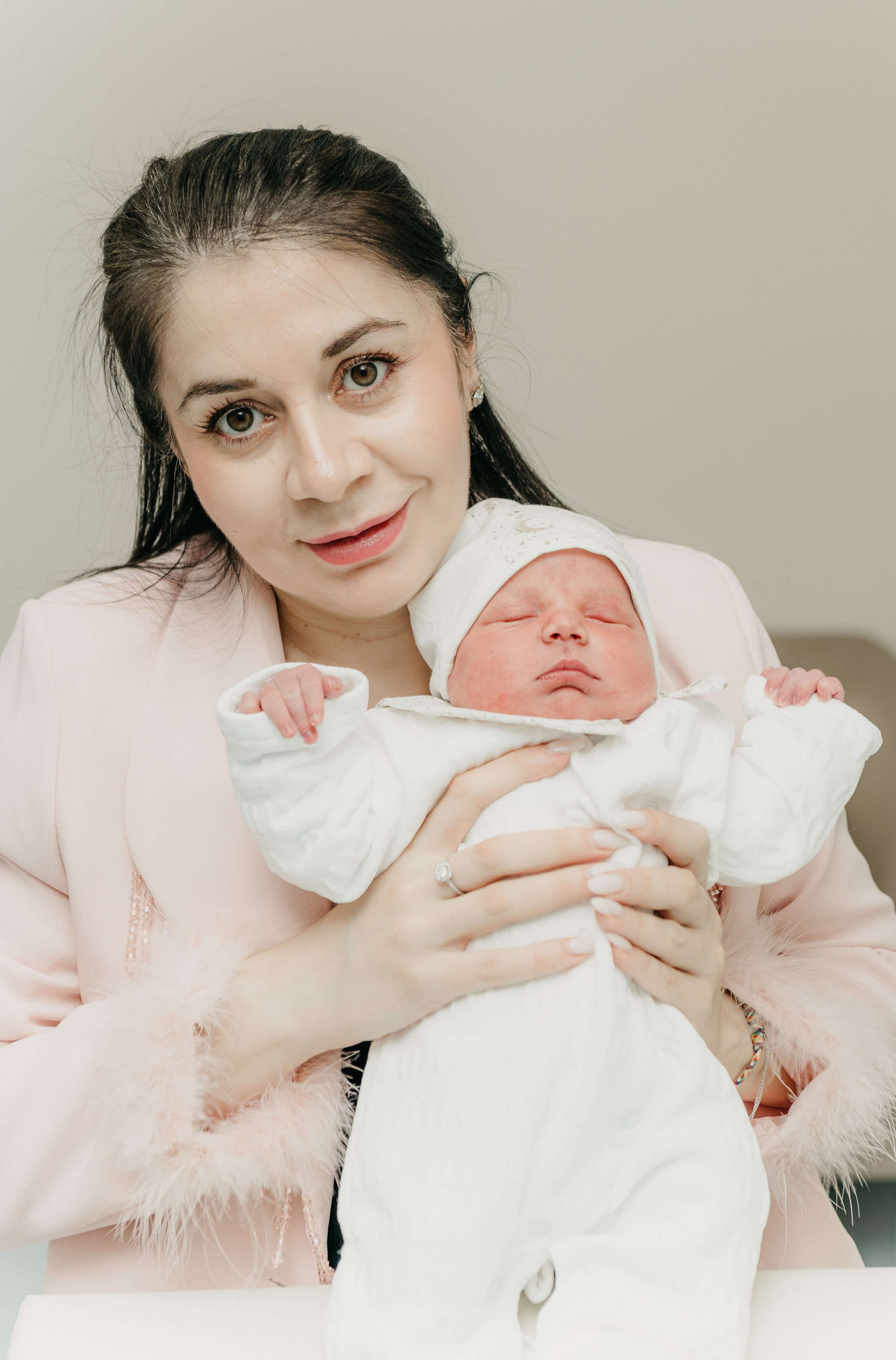 Выписка Евы. Мать и дитя на Севастопольском. Фотограф на выписку из роддома в Москве и МО