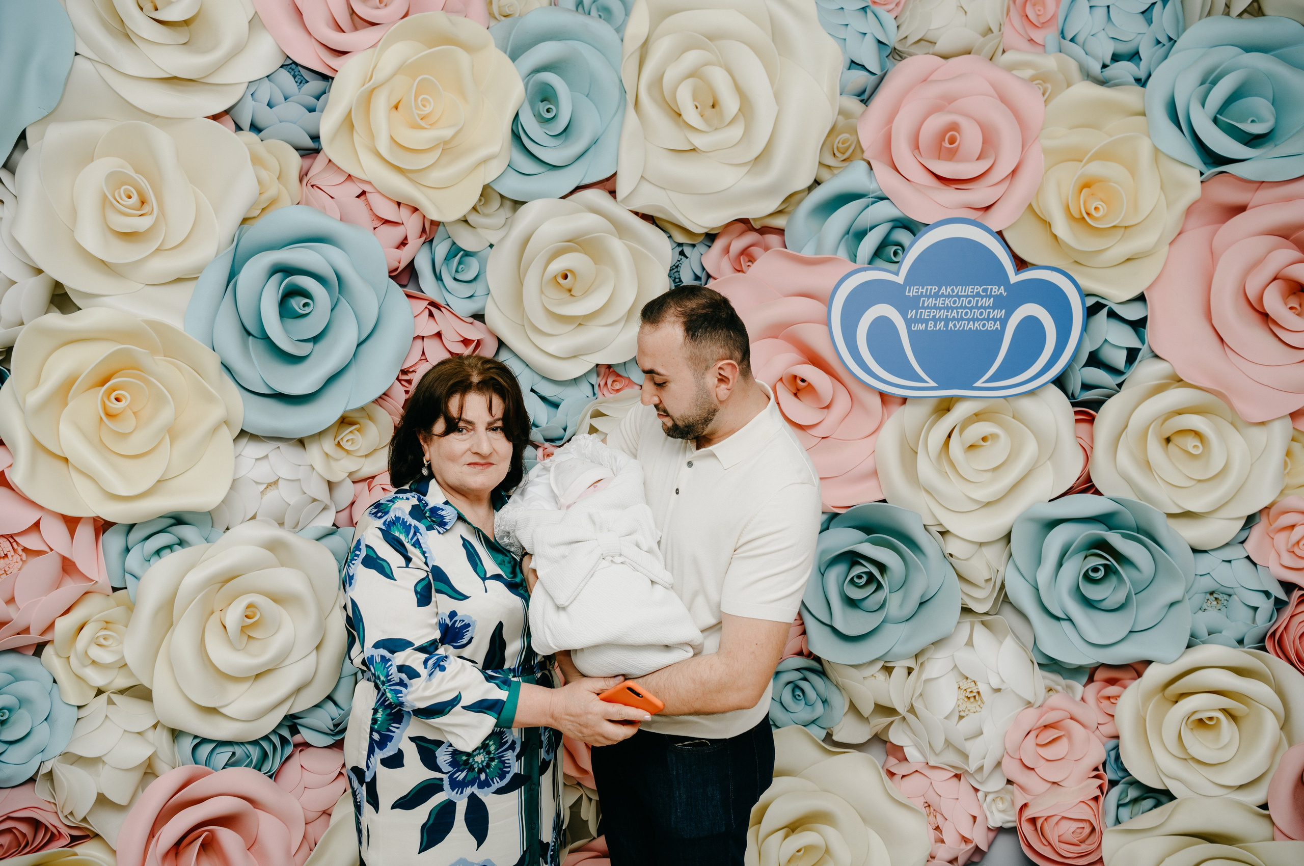 Выписка Амелии в ФГБУ Кулакова. Фотограф на выписку из роддома в Москве и МО