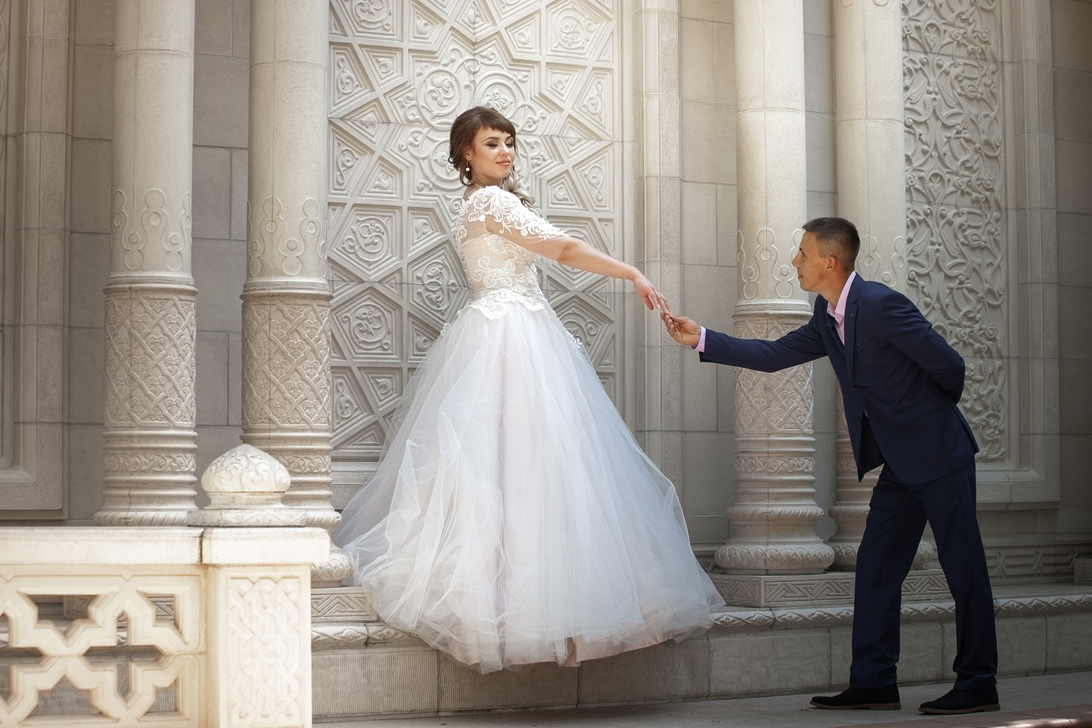 фотограф на свадьбу в Новороссийске, свадебный фотограф Новороссийск, семейный фотограф Новороссийск,  свадебная фотосессия в Новороссийске, фото невесты, фото жениха, фотомолодых, фотосессия в ЗАГСе Новороссийска, фотосессия церемонии, свадебная фотосессия на прогулке , фотопрогулка в Новороссийске, невеста, жених, букет невесты, платье невесты, гости на свадьбе, горько молодым