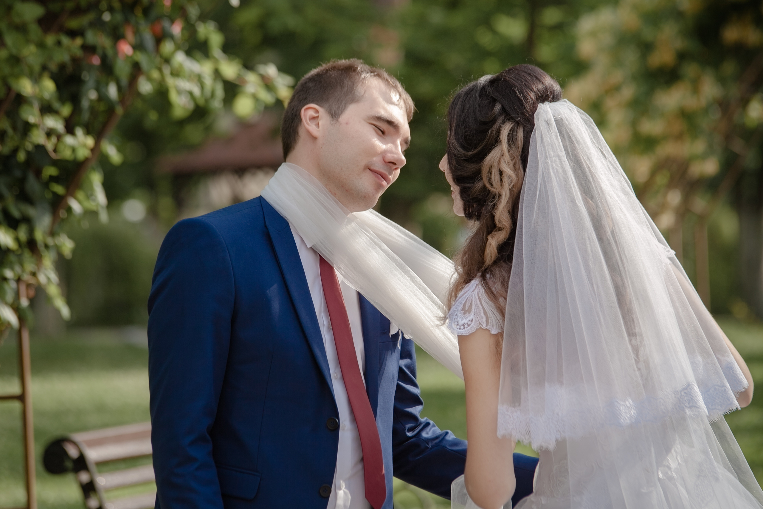 фотограф на свадьбу в Новороссийске, свадебный фотограф Новороссийск, семейный фотограф Новороссийск,  свадебная фотосессия в Новороссийске, фото невесты, фото жениха, фотомолодых, фотосессия в ЗАГСе Новороссийска, фотосессия церемонии, свадебная фотосессия на прогулке , фотопрогулка в Новороссийске, невеста, жених, букет невесты, платье невесты, гости на свадьбе, горько молодым