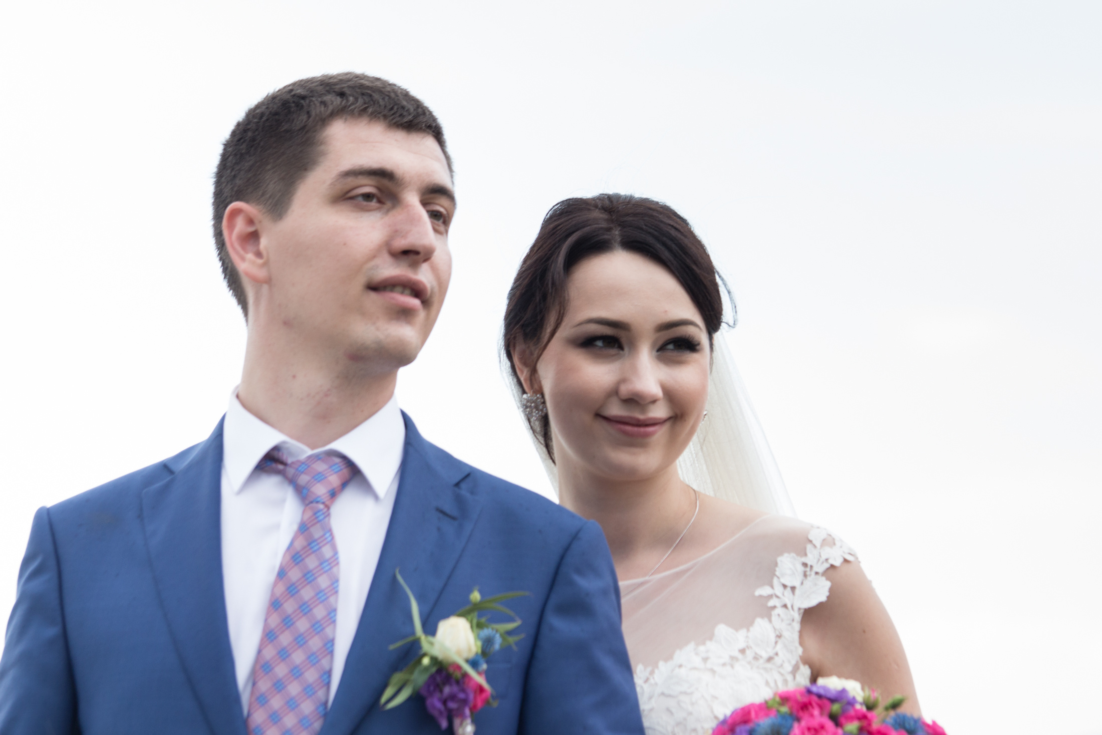 фотограф на свадьбу в Новороссийске, свадебный фотограф Новороссийск, семейный фотограф Новороссийск,  свадебная фотосессия в Новороссийске, фото невесты, фото жениха, фотомолодых, фотосессия в ЗАГСе Новороссийска, фотосессия церемонии, свадебная фотосессия на прогулке , фотопрогулка в Новороссийске, невеста, жених, букет невесты, платье невесты, гости на свадьбе, горько молодым