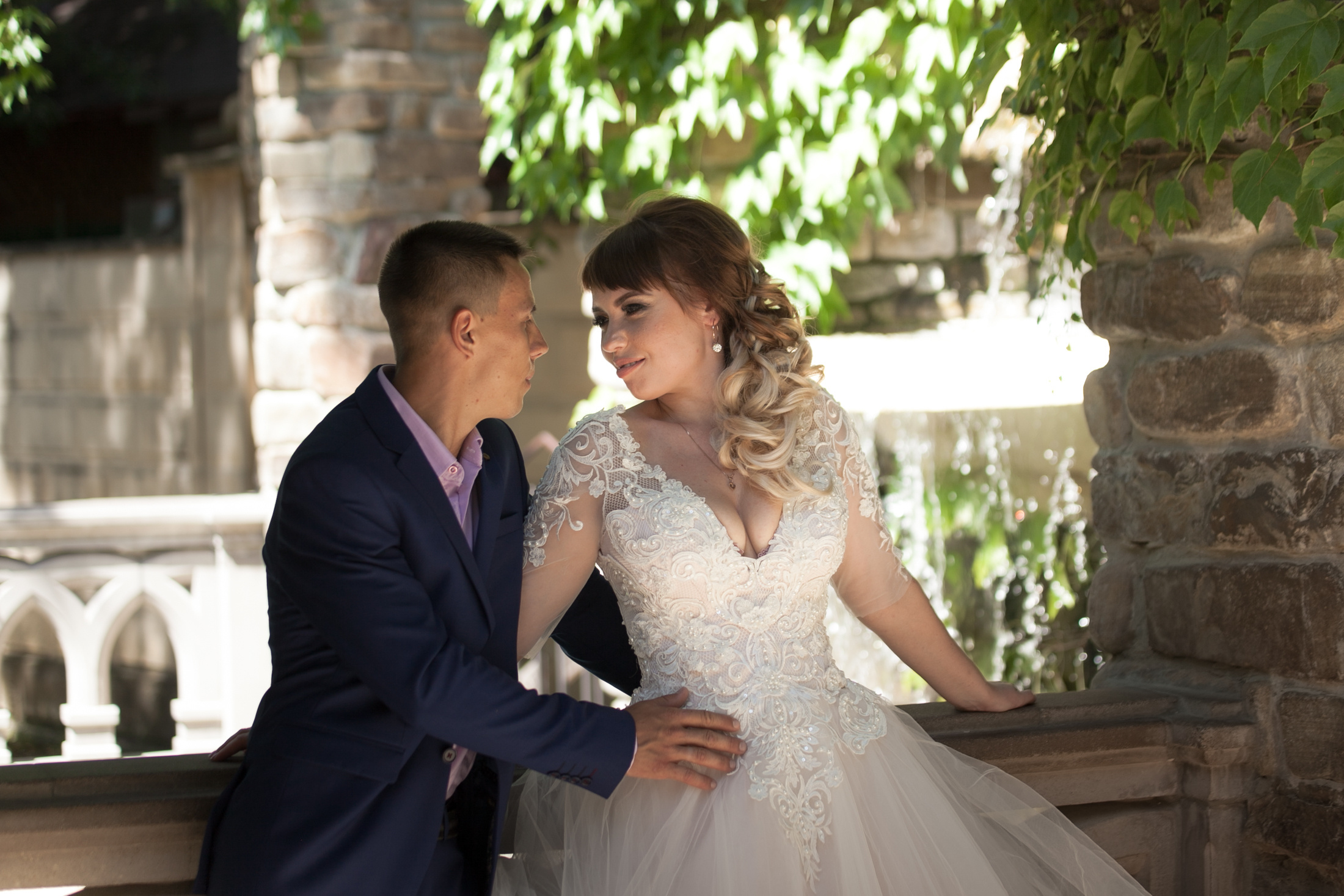 фотограф на свадьбу в Новороссийске, свадебный фотограф Новороссийск, семейный фотограф Новороссийск,  свадебная фотосессия в Новороссийске, фото невесты, фото жениха, фотомолодых, фотосессия в ЗАГСе Новороссийска, фотосессия церемонии, свадебная фотосессия на прогулке , фотопрогулка в Новороссийске, невеста, жених, букет невесты, платье невесты, гости на свадьбе, горько молодым