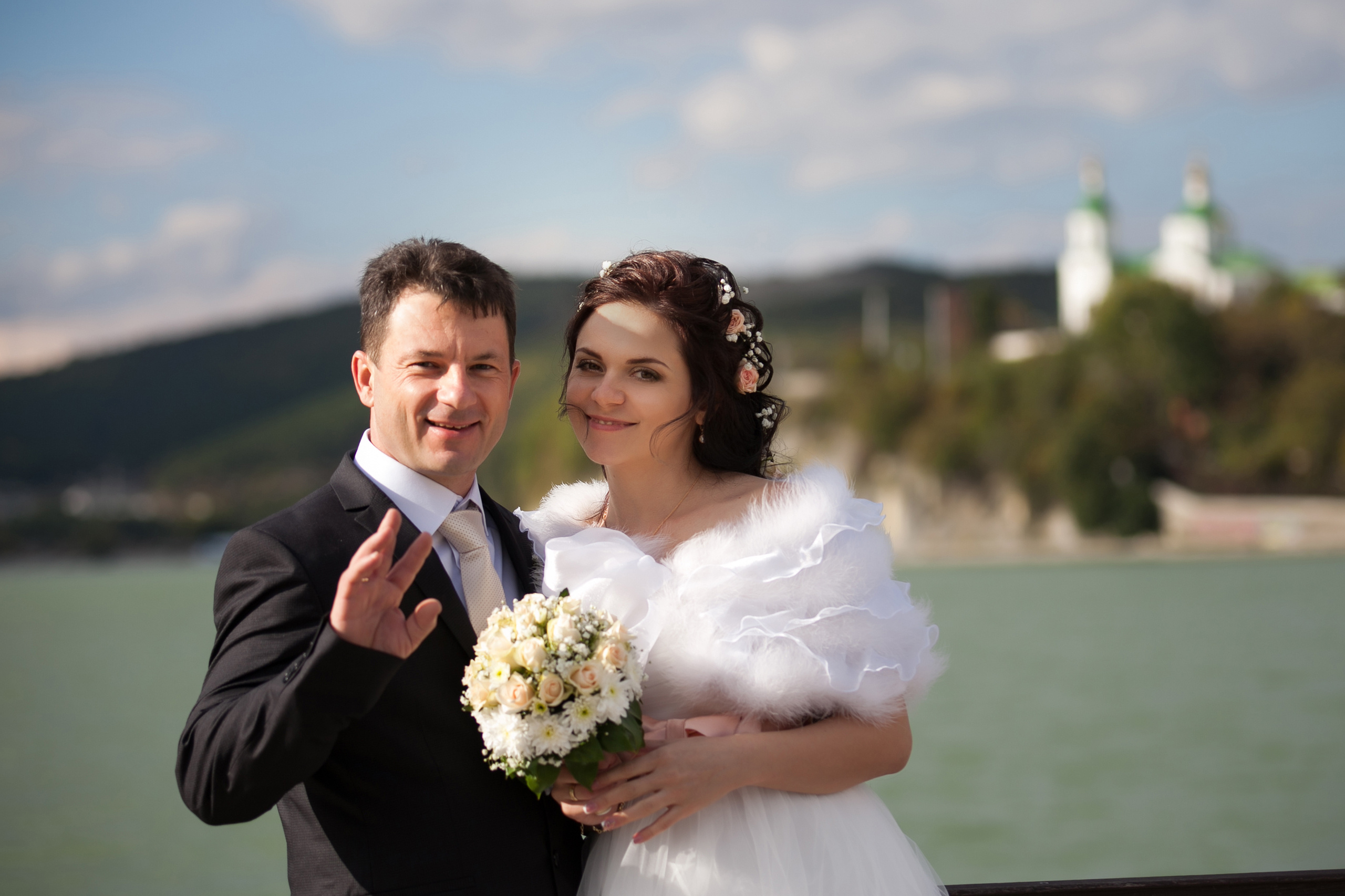 фотограф на свадьбу в Новороссийске, свадебный фотограф Новороссийск, семейный фотограф Новороссийск,  свадебная фотосессия в Новороссийске, фото невесты, фото жениха, фотомолодых, фотосессия в ЗАГСе Новороссийска, фотосессия церемонии, свадебная фотосессия на прогулке , фотопрогулка в Новороссийске, невеста, жених, букет невесты, платье невесты, гости на свадьбе, горько молодым