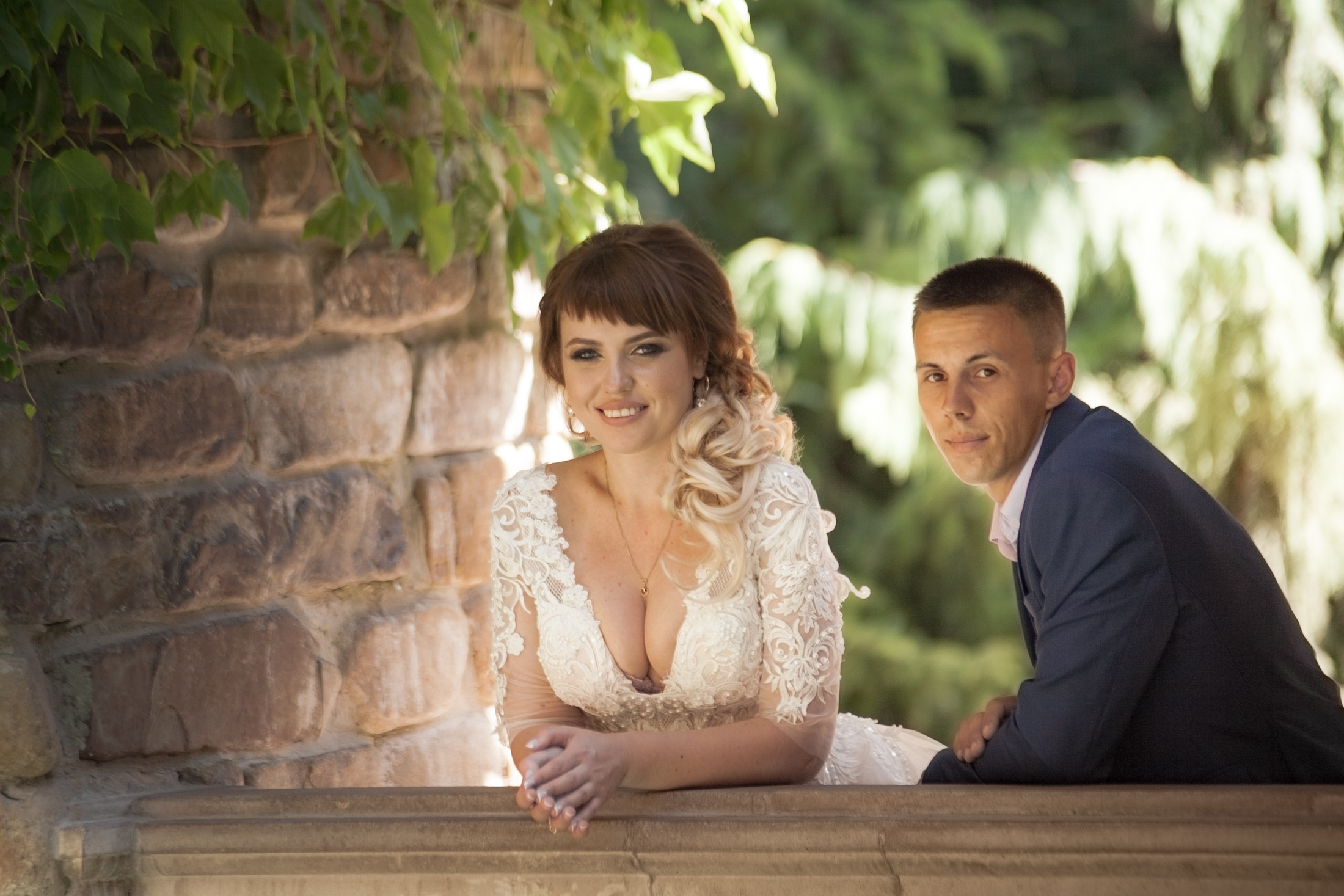 фотограф на свадьбу в Новороссийске, свадебный фотограф Новороссийск, семейный фотограф Новороссийск,  свадебная фотосессия в Новороссийске, фото невесты, фото жениха, фотомолодых, фотосессия в ЗАГСе Новороссийска, фотосессия церемонии, свадебная фотосессия на прогулке , фотопрогулка в Новороссийске, невеста, жених, букет невесты, платье невесты, гости на свадьбе, горько молодым