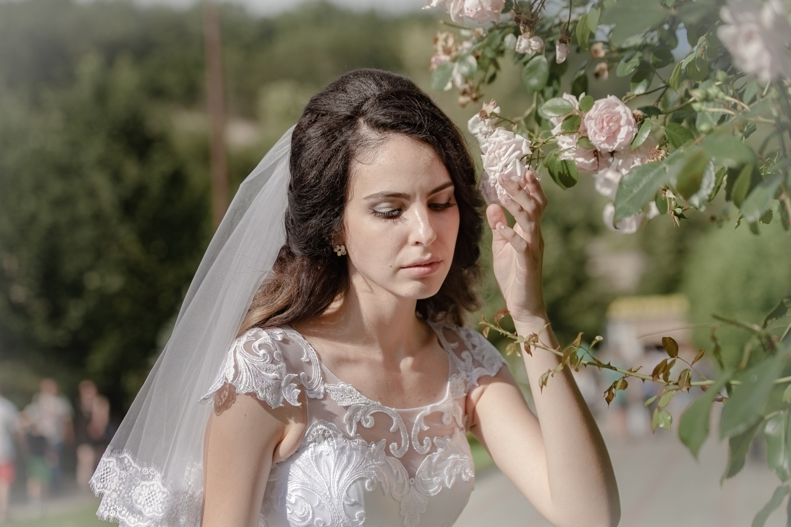 фотограф на свадьбу в Новороссийске, свадебный фотограф Новороссийск, семейный фотограф Новороссийск,  свадебная фотосессия в Новороссийске, фото невесты, фото жениха, фотомолодых, фотосессия в ЗАГСе Новороссийска, фотосессия церемонии, свадебная фотосессия на прогулке , фотопрогулка в Новороссийске, невеста, жених, букет невесты, платье невесты, гости на свадьбе, горько молодым