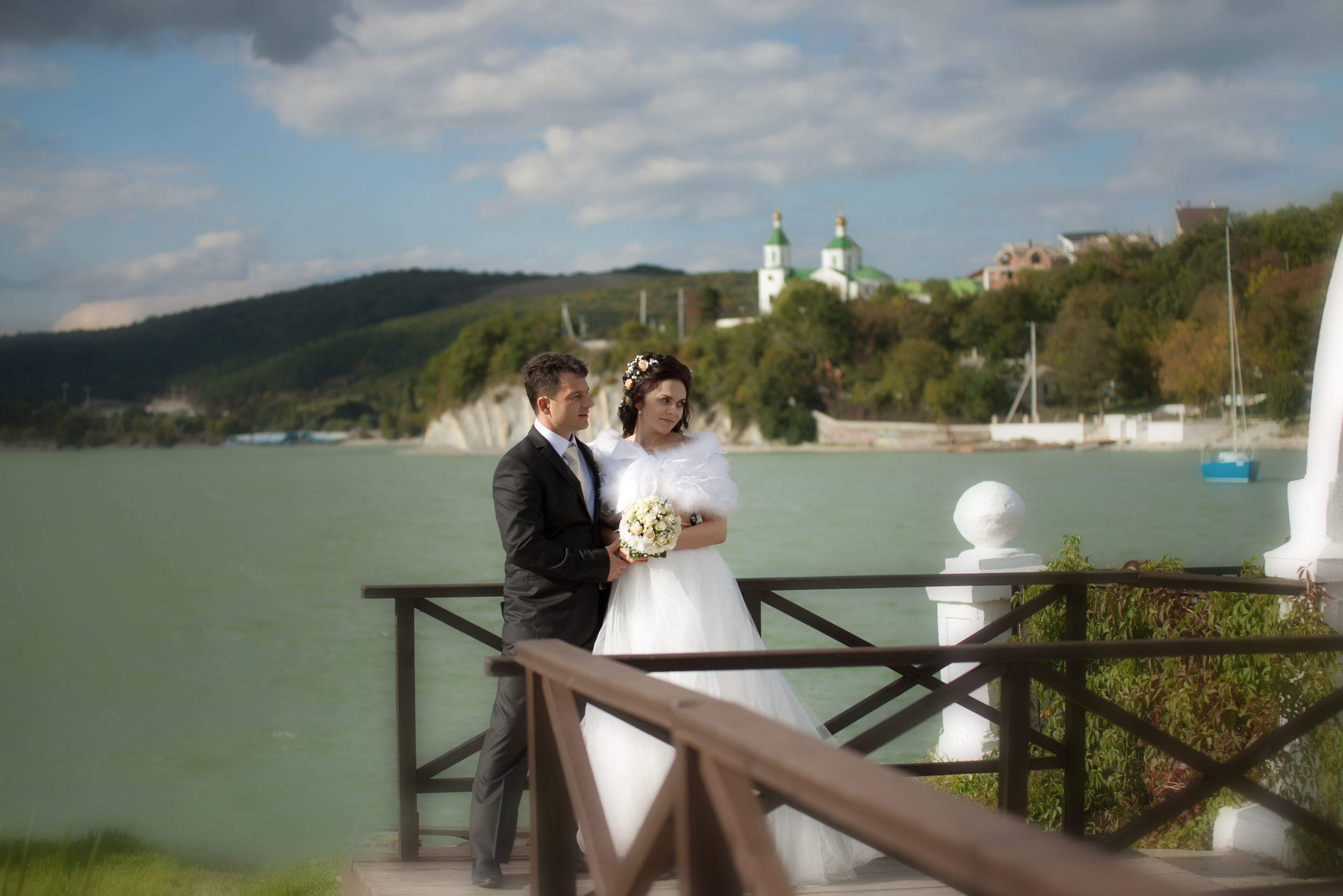 фотограф на свадьбу в Новороссийске, свадебный фотограф Новороссийск, семейный фотограф Новороссийск,  свадебная фотосессия в Новороссийске, фото невесты, фото жениха, фотомолодых, фотосессия в ЗАГСе Новороссийска, фотосессия церемонии, свадебная фотосессия на прогулке , фотопрогулка в Новороссийске, невеста, жених, букет невесты, платье невесты, гости на свадьбе, горько молодым