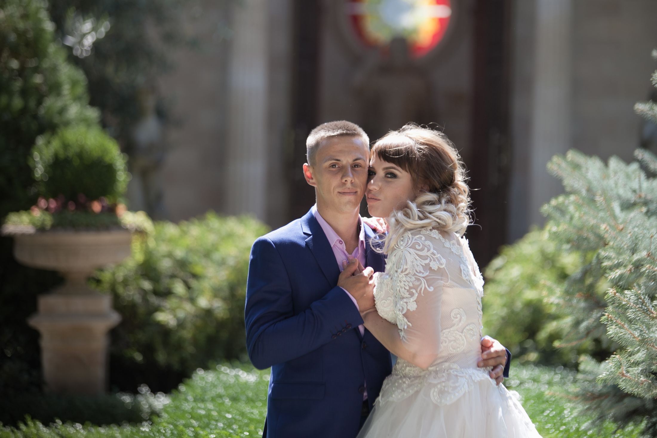 фотограф на свадьбу в Новороссийске, свадебный фотограф Новороссийск, семейный фотограф Новороссийск,  свадебная фотосессия в Новороссийске, фото невесты, фото жениха, фотомолодых, фотосессия в ЗАГСе Новороссийска, фотосессия церемонии, свадебная фотосессия на прогулке , фотопрогулка в Новороссийске, невеста, жених, букет невесты, платье невесты, гости на свадьбе, горько молодым