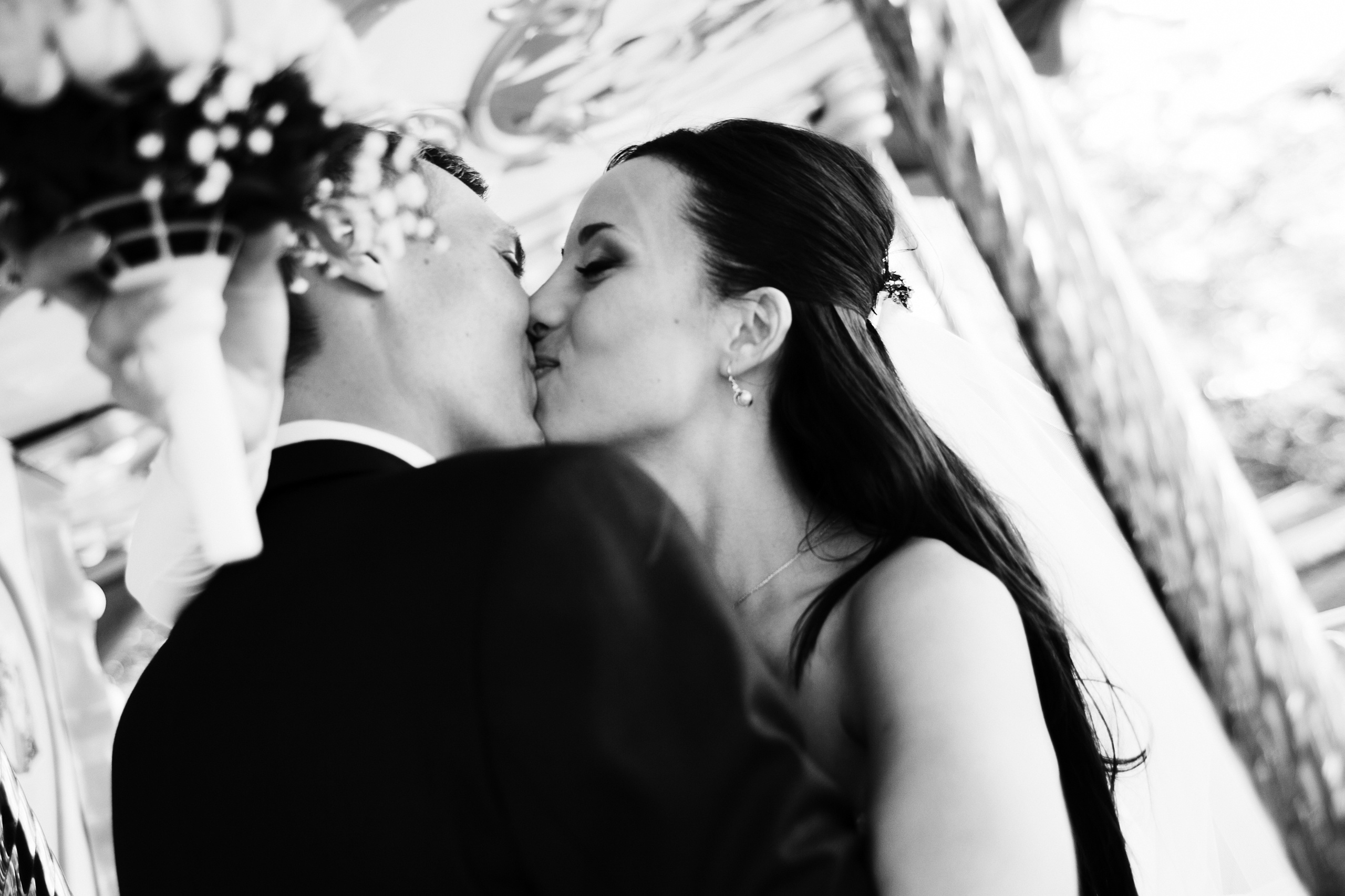 фотограф на свадьбу в Новороссийске, свадебный фотограф Новороссийск, семейный фотограф Новороссийск,  свадебная фотосессия в Новороссийске, фото невесты, фото жениха, фотомолодых, фотосессия в ЗАГСе Новороссийска, фотосессия церемонии, свадебная фотосессия на прогулке , фотопрогулка в Новороссийске, невеста, жених, букет невесты, платье невесты, гости на свадьбе, горько молодым