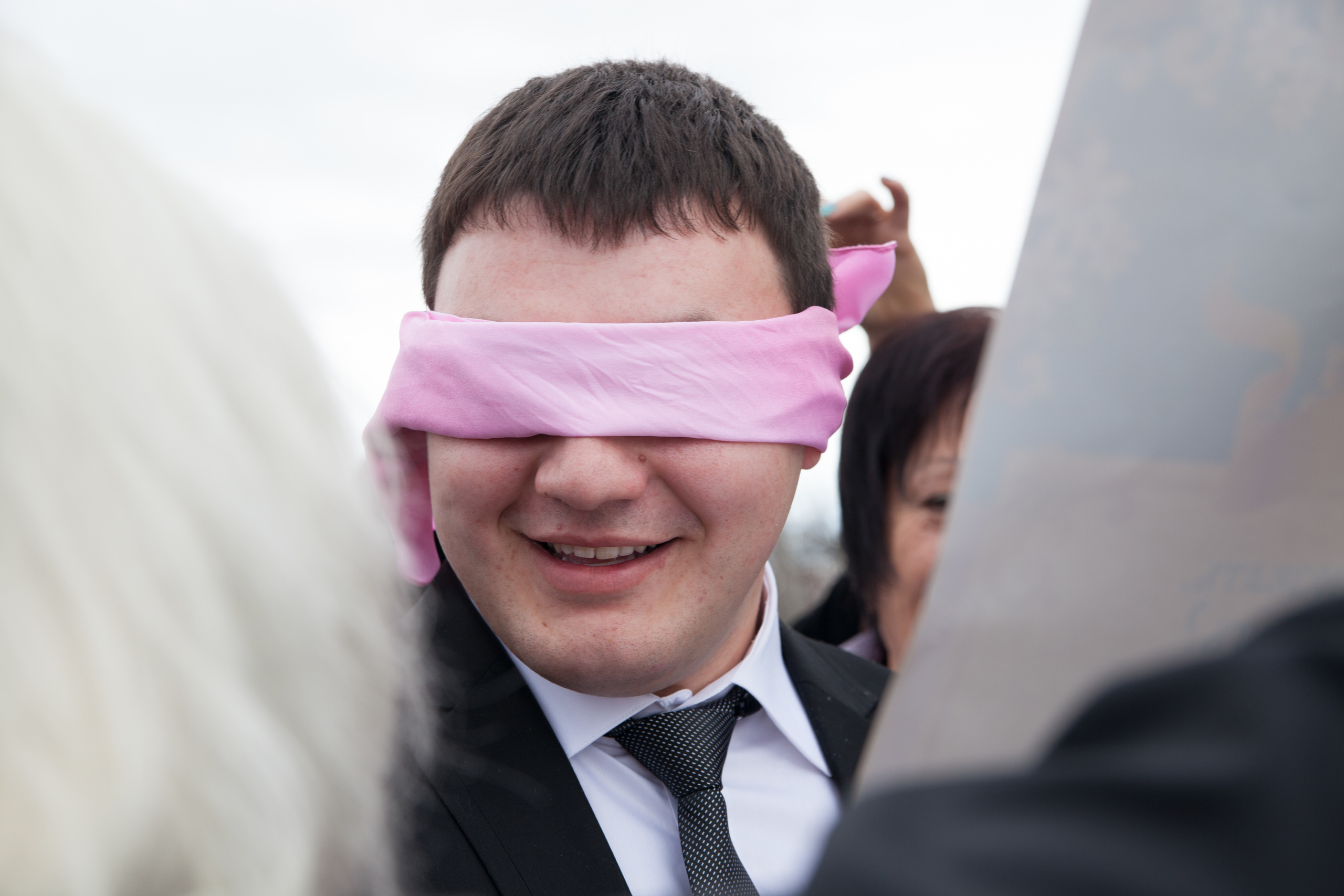 фотограф на свадьбу в Новороссийске, свадебный фотограф Новороссийск, семейный фотограф Новороссийск,  свадебная фотосессия в Новороссийске, фото невесты, фото жениха, фотомолодых, фотосессия в ЗАГСе Новороссийска, фотосессия церемонии, свадебная фотосессия на прогулке , фотопрогулка в Новороссийске, невеста, жених, букет невесты, платье невесты, гости на свадьбе, горько молодым