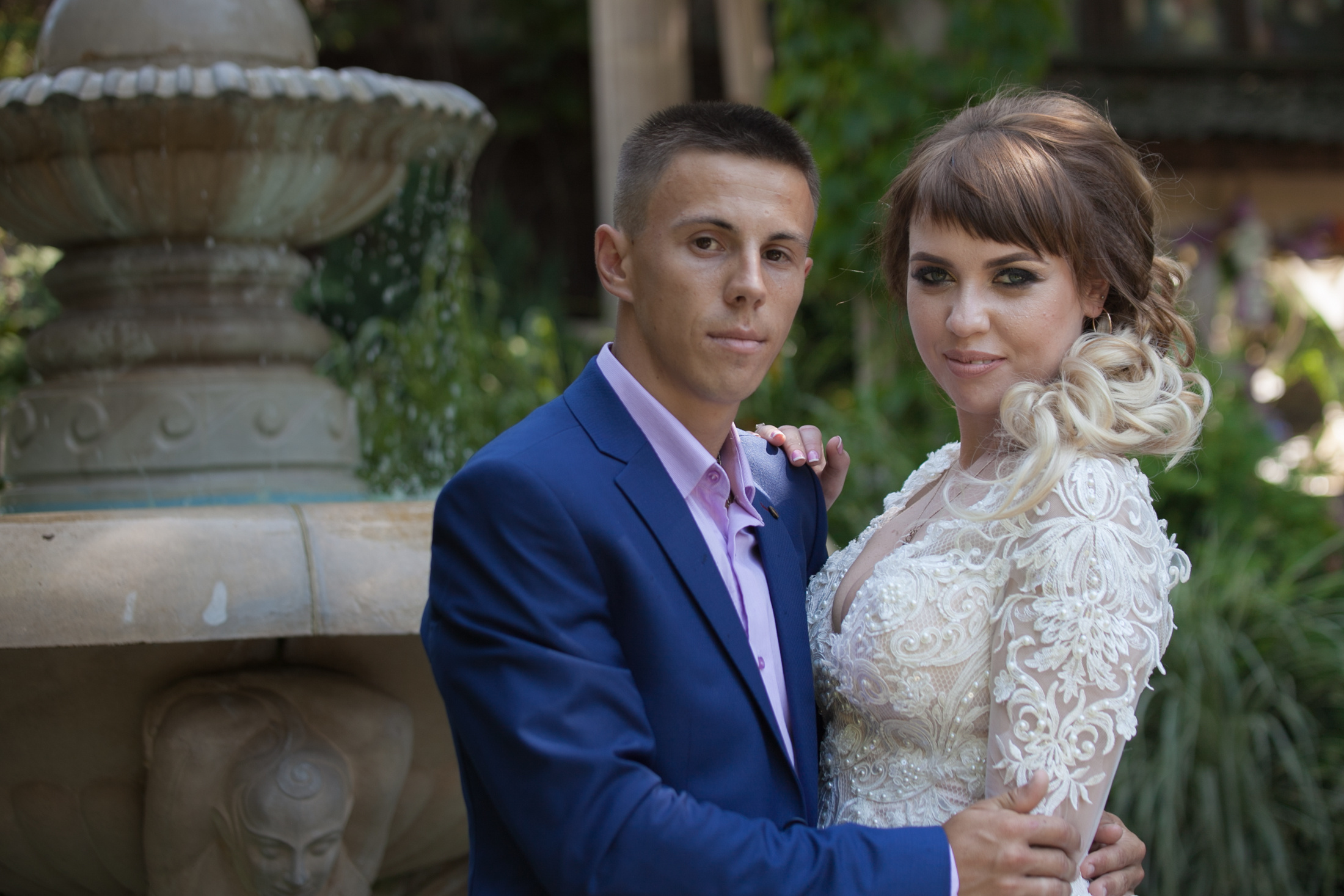 фотограф на свадьбу в Новороссийске, свадебный фотограф Новороссийск, семейный фотограф Новороссийск,  свадебная фотосессия в Новороссийске, фото невесты, фото жениха, фотомолодых, фотосессия в ЗАГСе Новороссийска, фотосессия церемонии, свадебная фотосессия на прогулке , фотопрогулка в Новороссийске, невеста, жених, букет невесты, платье невесты, гости на свадьбе, горько молодым