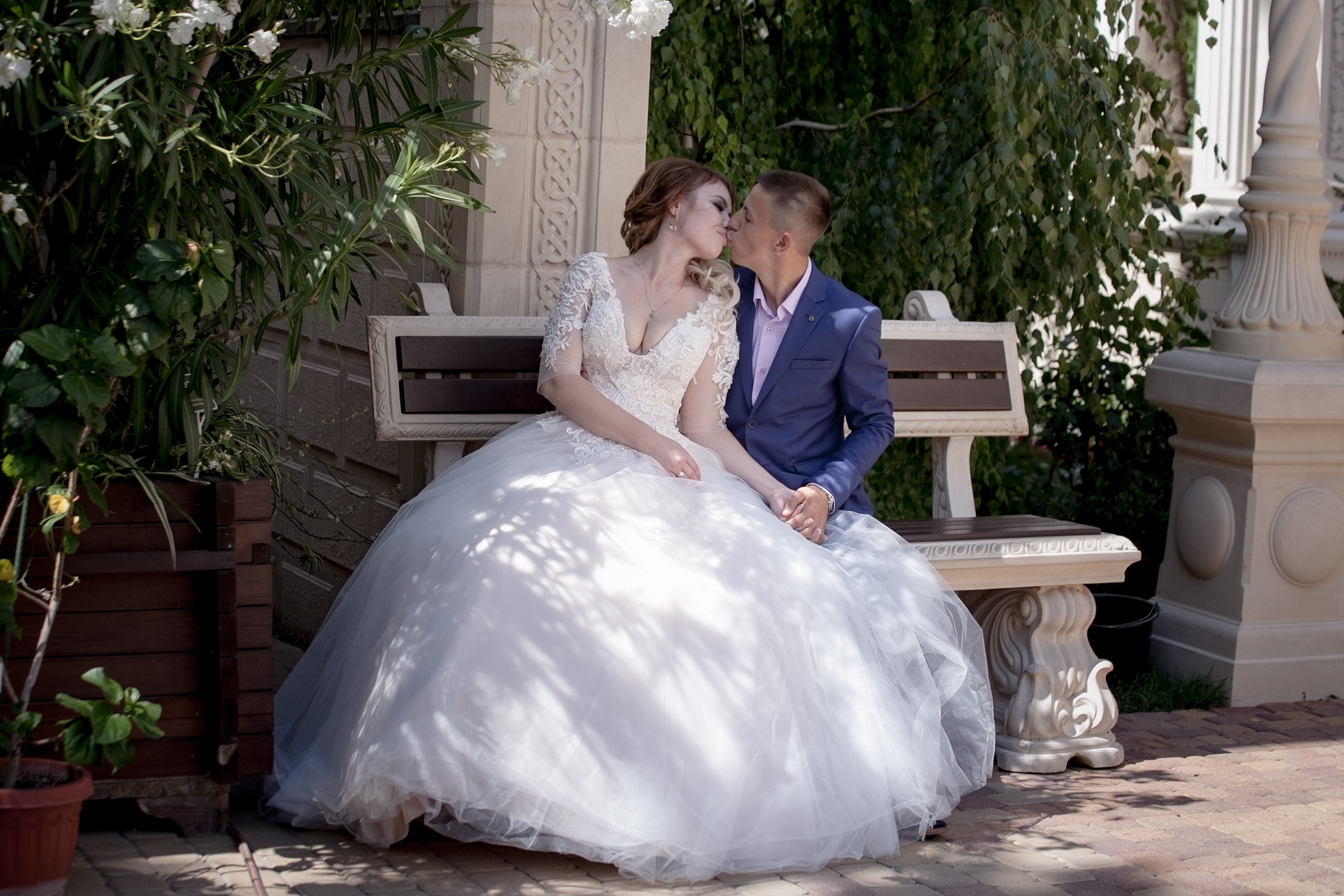 фотограф на свадьбу в Новороссийске, свадебный фотограф Новороссийск, семейный фотограф Новороссийск,  свадебная фотосессия в Новороссийске, фото невесты, фото жениха, фотомолодых, фотосессия в ЗАГСе Новороссийска, фотосессия церемонии, свадебная фотосессия на прогулке , фотопрогулка в Новороссийске, невеста, жених, букет невесты, платье невесты, гости на свадьбе, горько молодым