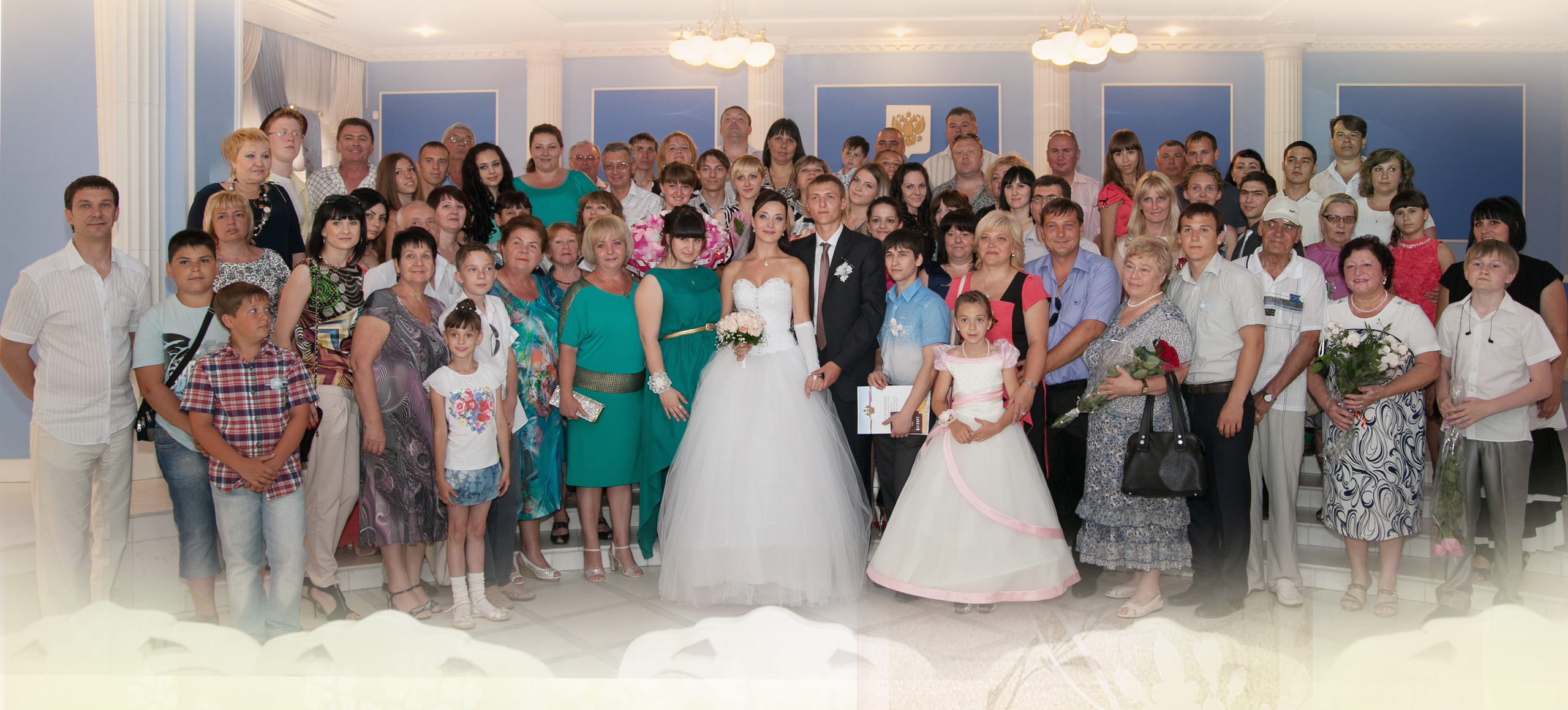 фотограф на свадьбу в Новороссийске, свадебный фотограф Новороссийск, семейный фотограф Новороссийск,  свадебная фотосессия в Новороссийске, фото невесты, фото жениха, фотомолодых, фотосессия в ЗАГСе Новороссийска, фотосессия церемонии, свадебная фотосессия на прогулке , фотопрогулка в Новороссийске, невеста, жених, букет невесты, платье невесты, гости на свадьбе, горько молодым