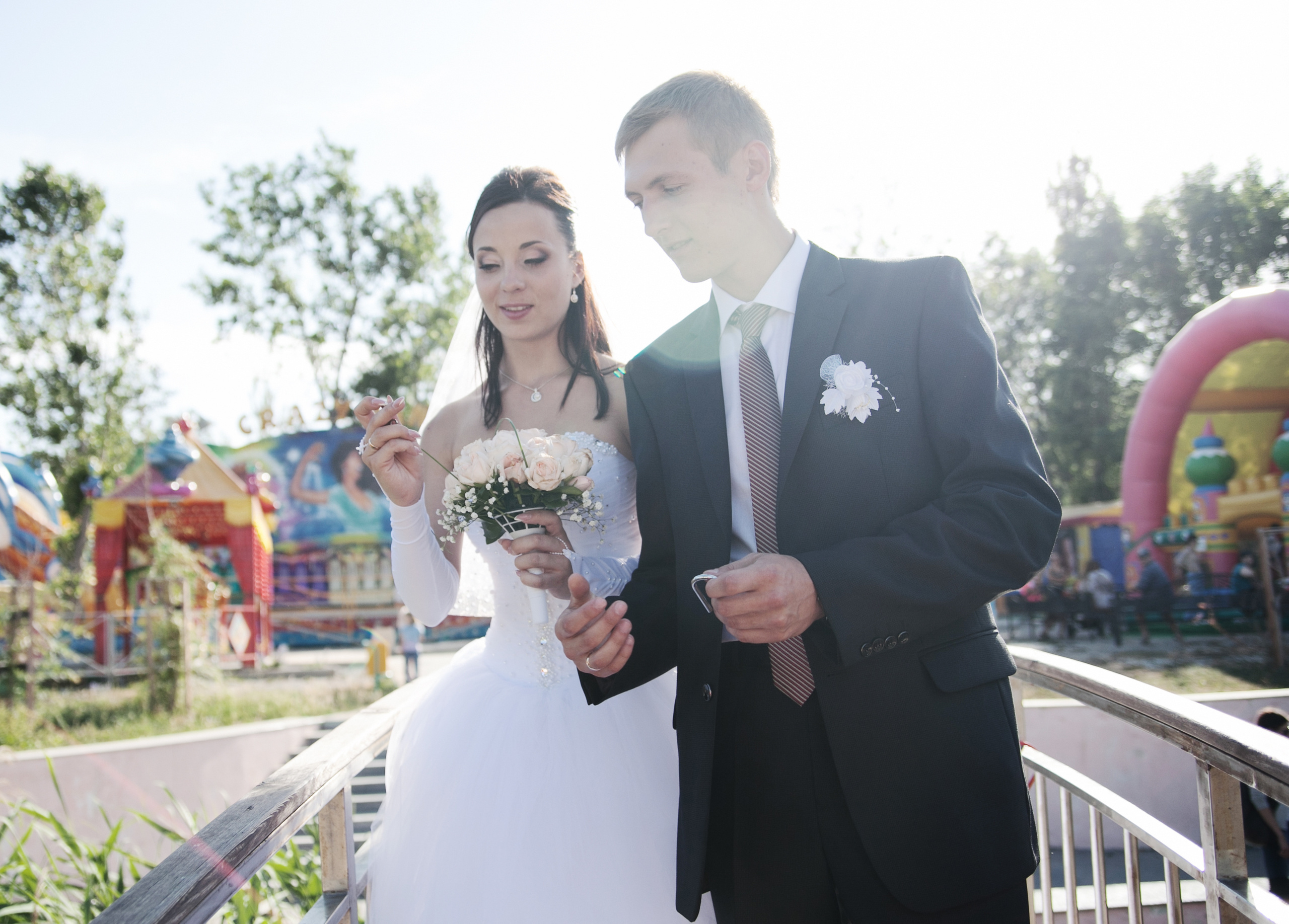 фотограф на свадьбу в Новороссийске, свадебный фотограф Новороссийск, семейный фотограф Новороссийск,  свадебная фотосессия в Новороссийске, фото невесты, фото жениха, фотомолодых, фотосессия в ЗАГСе Новороссийска, фотосессия церемонии, свадебная фотосессия на прогулке , фотопрогулка в Новороссийске, невеста, жених, букет невесты, платье невесты, гости на свадьбе, горько молодым