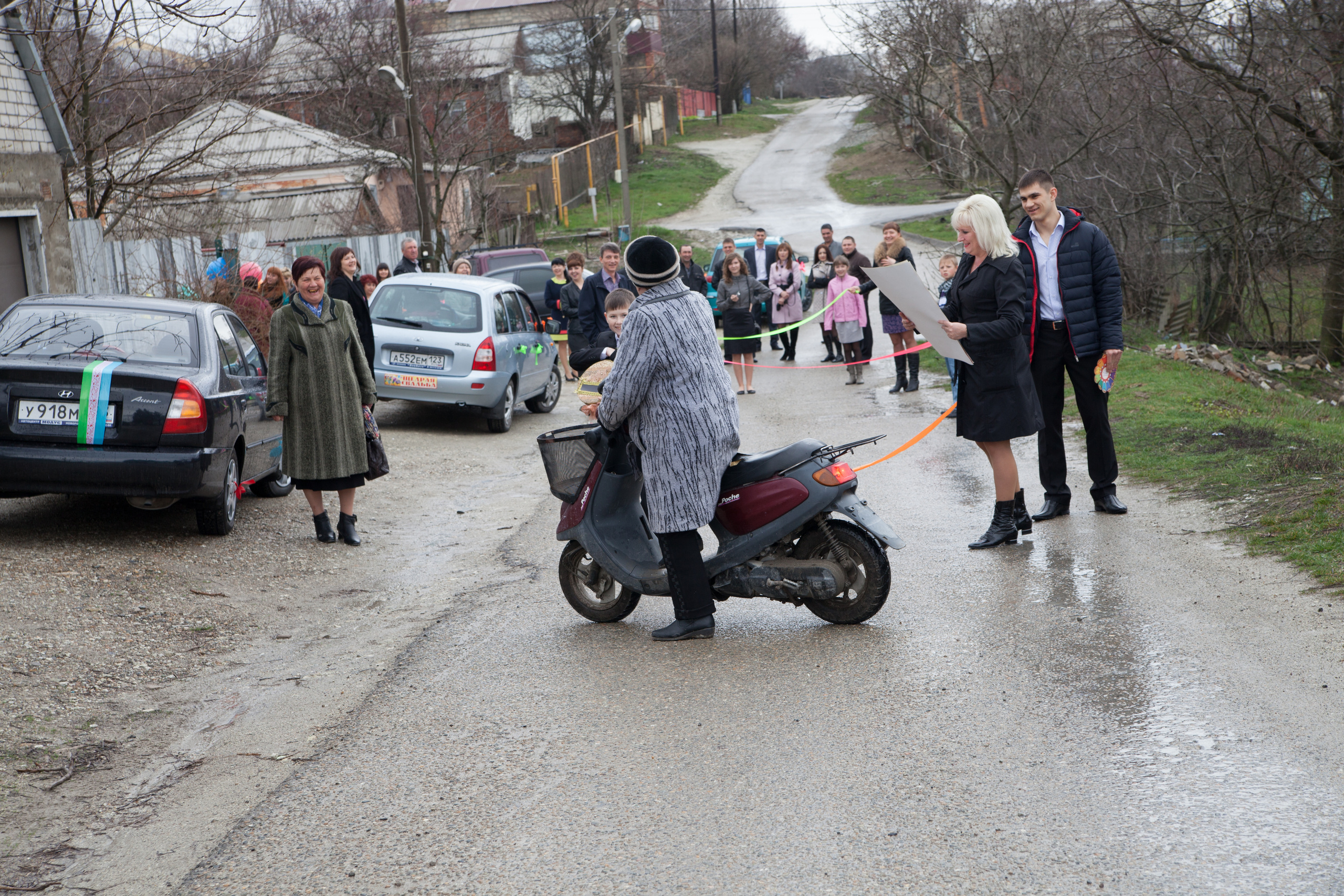 фотограф на свадьбу в Новороссийске, свадебный фотограф Новороссийск, семейный фотограф Новороссийск,  свадебная фотосессия в Новороссийске, фото невесты, фото жениха, фотомолодых, фотосессия в ЗАГСе Новороссийска, фотосессия церемонии, свадебная фотосессия на прогулке , фотопрогулка в Новороссийске, невеста, жених, букет невесты, платье невесты, гости на свадьбе, горько молодым