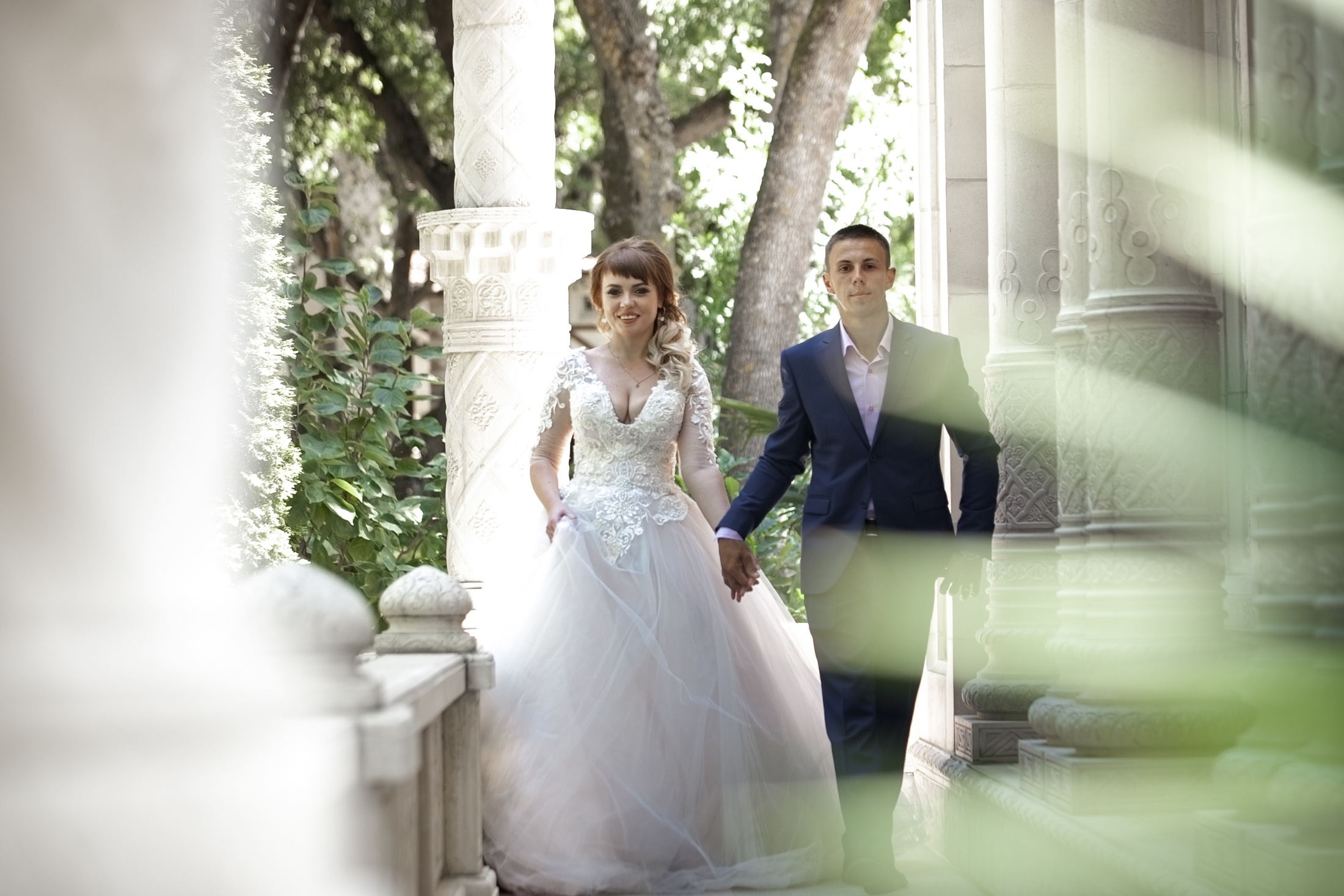 фотограф на свадьбу в Новороссийске, свадебный фотограф Новороссийск, семейный фотограф Новороссийск,  свадебная фотосессия в Новороссийске, фото невесты, фото жениха, фотомолодых, фотосессия в ЗАГСе Новороссийска, фотосессия церемонии, свадебная фотосессия на прогулке , фотопрогулка в Новороссийске, невеста, жених, букет невесты, платье невесты, гости на свадьбе, горько молодым