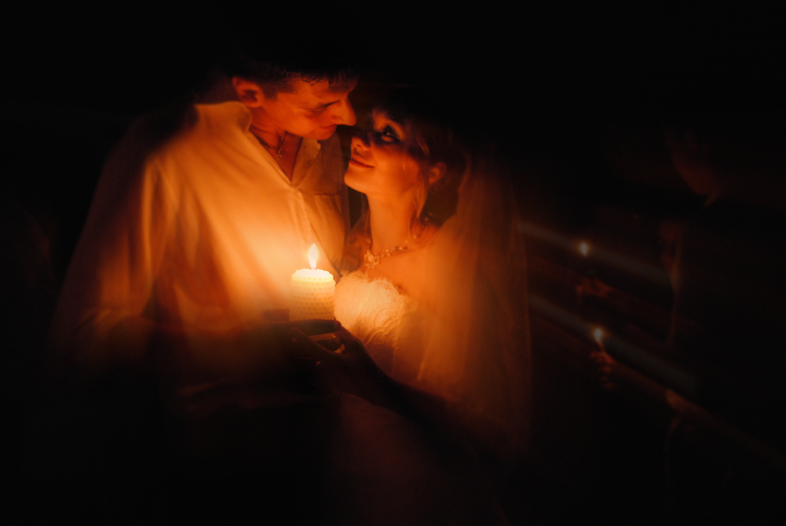 фотограф на свадьбу в Новороссийске, свадебный фотограф Новороссийск, семейный фотограф Новороссийск,  свадебная фотосессия в Новороссийске, фото невесты, фото жениха, фотомолодых, фотосессия в ЗАГСе Новороссийска, фотосессия церемонии, свадебная фотосессия на прогулке , фотопрогулка в Новороссийске, невеста, жених, букет невесты, платье невесты, гости на свадьбе, горько молодым