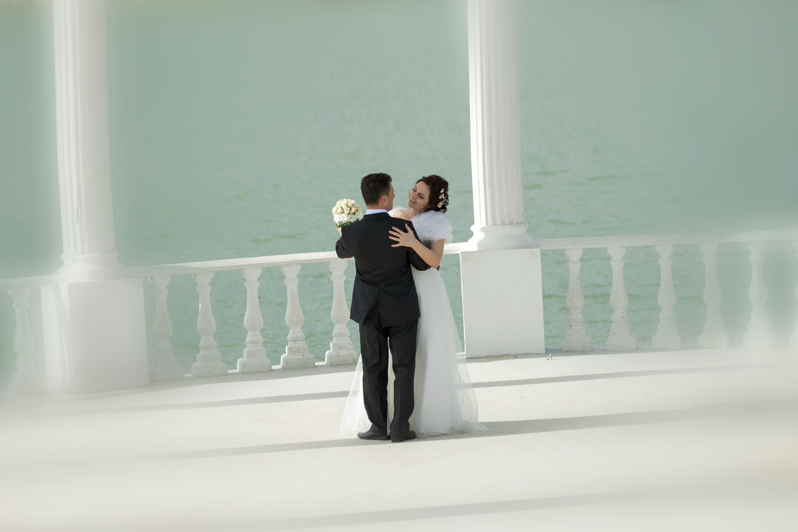 фотограф на свадьбу в Новороссийске, свадебный фотограф Новороссийск, семейный фотограф Новороссийск,  свадебная фотосессия в Новороссийске, фото невесты, фото жениха, фотомолодых, фотосессия в ЗАГСе Новороссийска, фотосессия церемонии, свадебная фотосессия на прогулке , фотопрогулка в Новороссийске, невеста, жених, букет невесты, платье невесты, гости на свадьбе, горько молодым