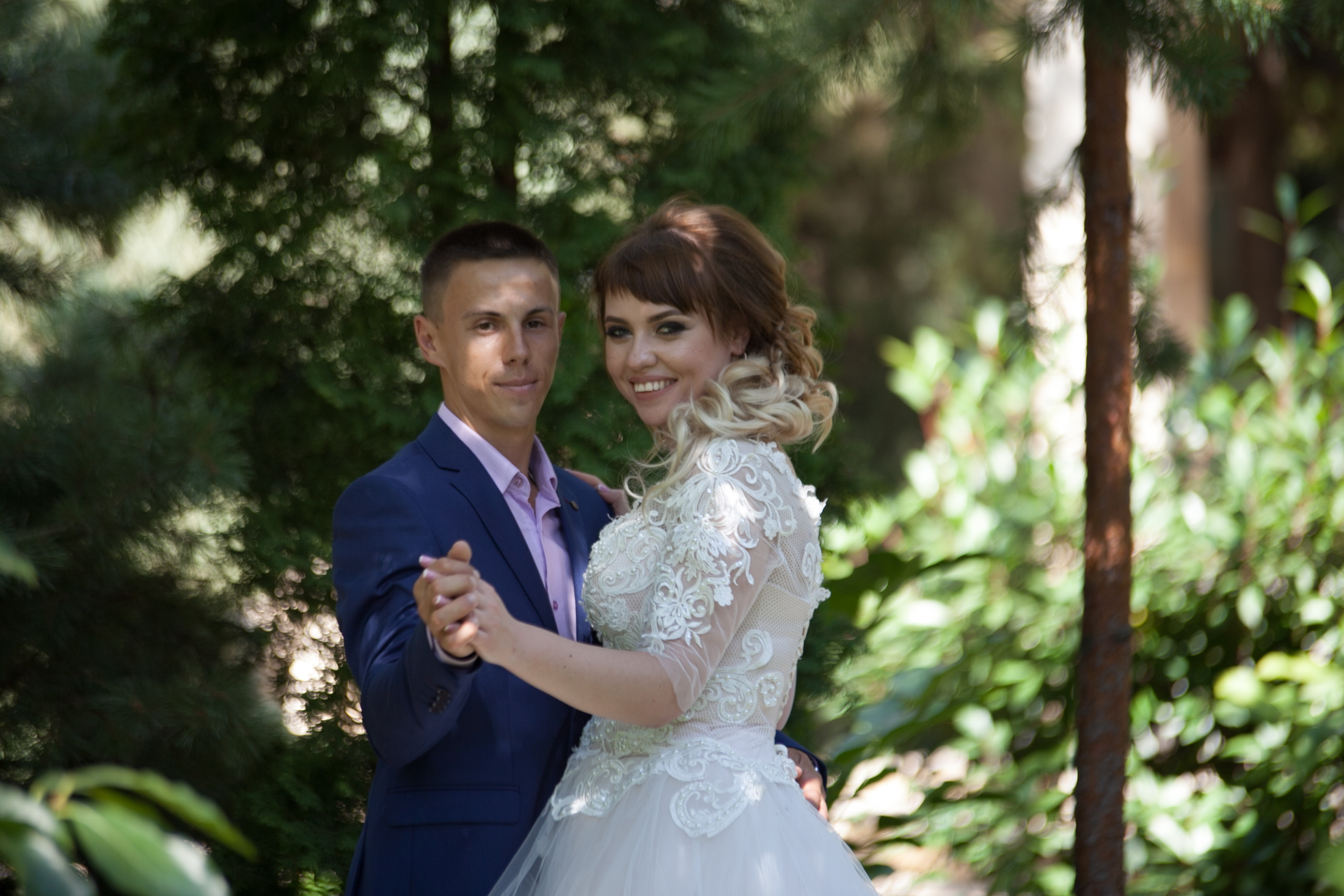 фотограф на свадьбу в Новороссийске, свадебный фотограф Новороссийск, семейный фотограф Новороссийск,  свадебная фотосессия в Новороссийске, фото невесты, фото жениха, фотомолодых, фотосессия в ЗАГСе Новороссийска, фотосессия церемонии, свадебная фотосессия на прогулке , фотопрогулка в Новороссийске, невеста, жених, букет невесты, платье невесты, гости на свадьбе, горько молодым