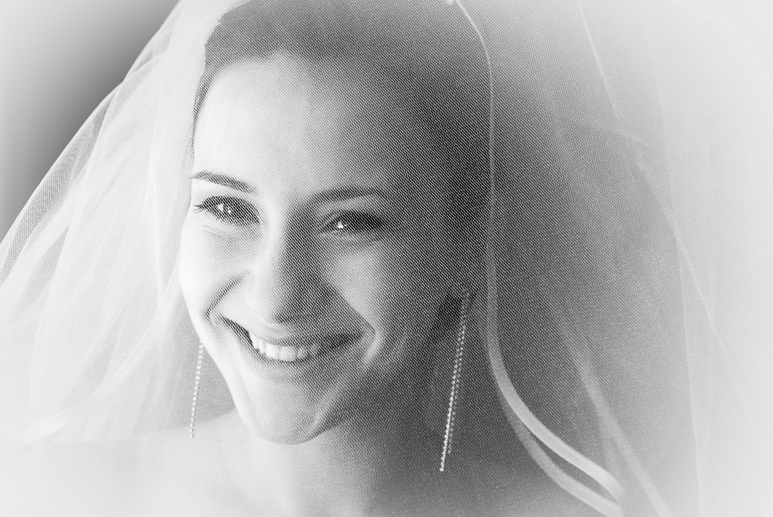 фотограф на свадьбу в Новороссийске, свадебный фотограф Новороссийск, семейный фотограф Новороссийск,  свадебная фотосессия в Новороссийске, фото невесты, фото жениха, фотомолодых, фотосессия в ЗАГСе Новороссийска, фотосессия церемонии, свадебная фотосессия на прогулке , фотопрогулка в Новороссийске, невеста, жених, букет невесты, платье невесты, гости на свадьбе, горько молодым