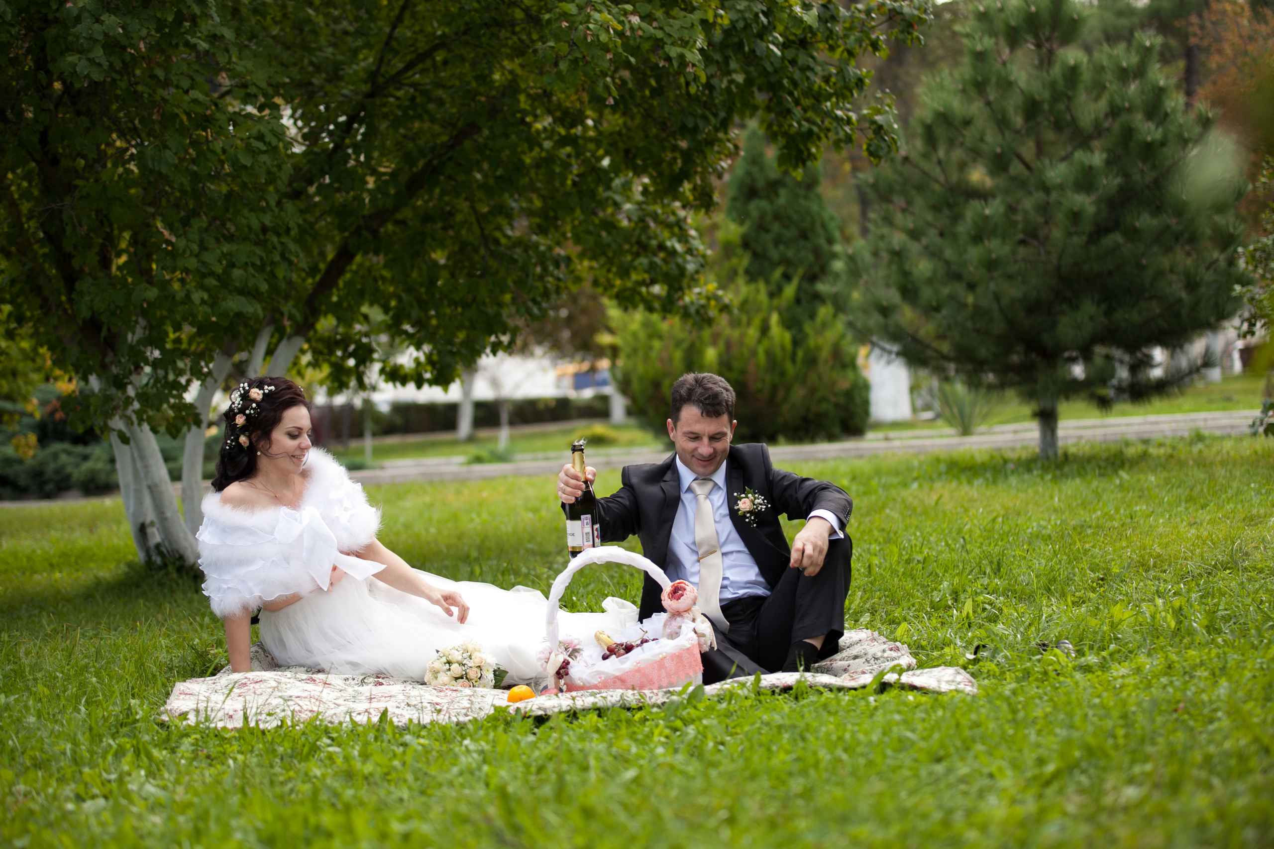 фотограф на свадьбу в Новороссийске, свадебный фотограф Новороссийск, семейный фотограф Новороссийск,  свадебная фотосессия в Новороссийске, фото невесты, фото жениха, фотомолодых, фотосессия в ЗАГСе Новороссийска, фотосессия церемонии, свадебная фотосессия на прогулке , фотопрогулка в Новороссийске, невеста, жених, букет невесты, платье невесты, гости на свадьбе, горько молодым