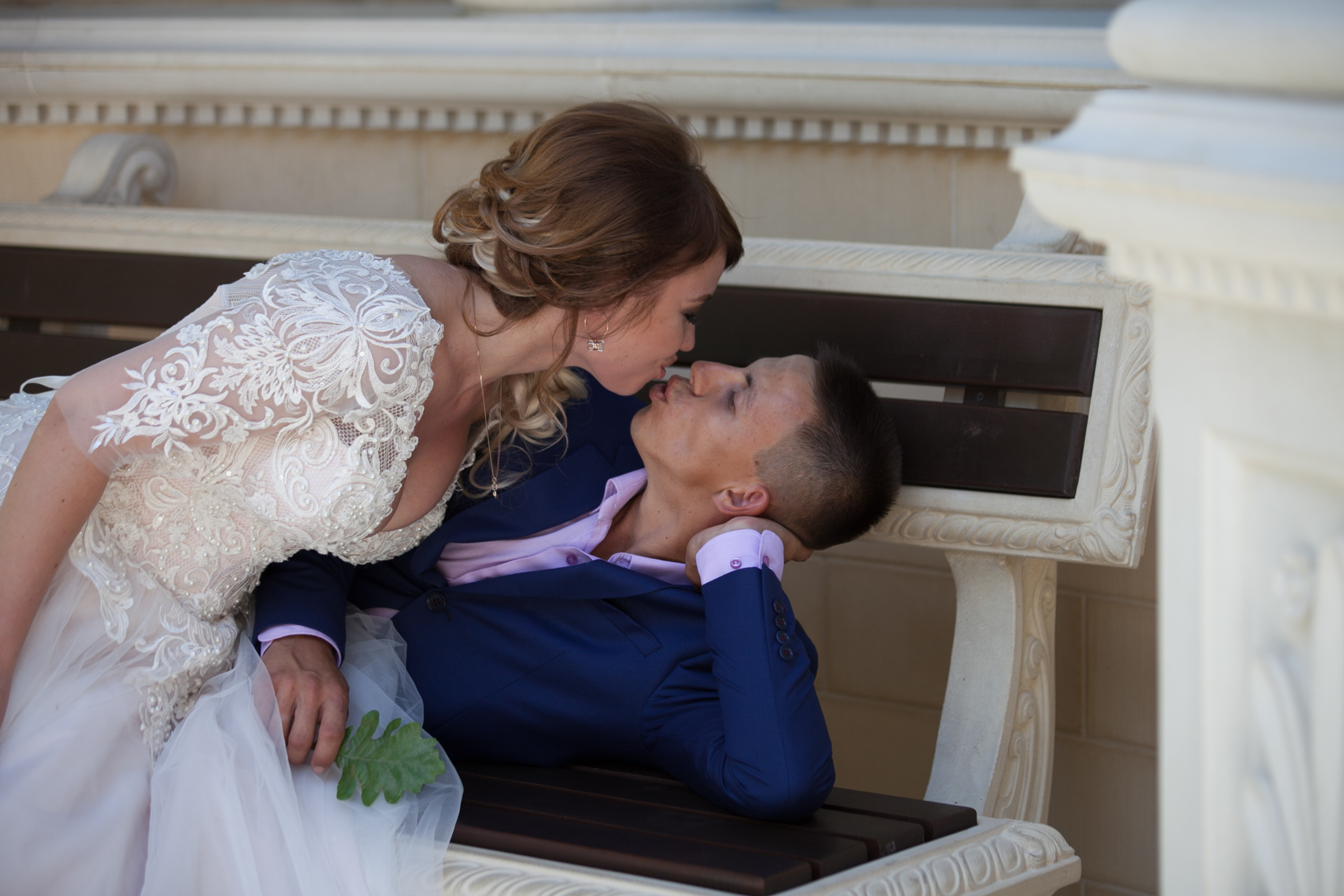 фотограф на свадьбу в Новороссийске, свадебный фотограф Новороссийск, семейный фотограф Новороссийск,  свадебная фотосессия в Новороссийске, фото невесты, фото жениха, фотомолодых, фотосессия в ЗАГСе Новороссийска, фотосессия церемонии, свадебная фотосессия на прогулке , фотопрогулка в Новороссийске, невеста, жених, букет невесты, платье невесты, гости на свадьбе, горько молодым