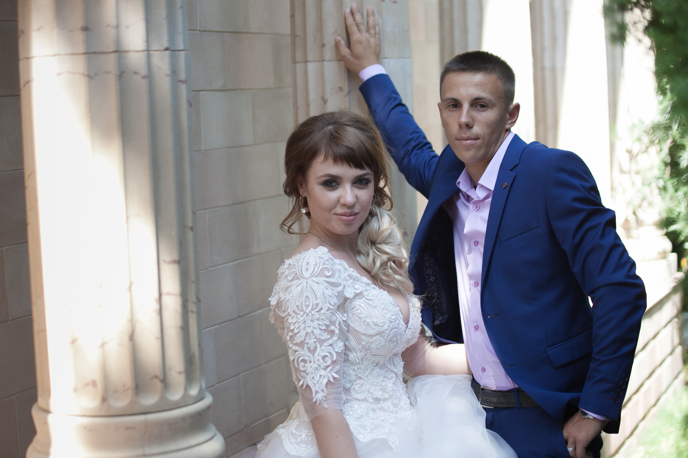 фотограф на свадьбу в Новороссийске, свадебный фотограф Новороссийск, семейный фотограф Новороссийск,  свадебная фотосессия в Новороссийске, фото невесты, фото жениха, фотомолодых, фотосессия в ЗАГСе Новороссийска, фотосессия церемонии, свадебная фотосессия на прогулке , фотопрогулка в Новороссийске, невеста, жених, букет невесты, платье невесты, гости на свадьбе, горько молодым